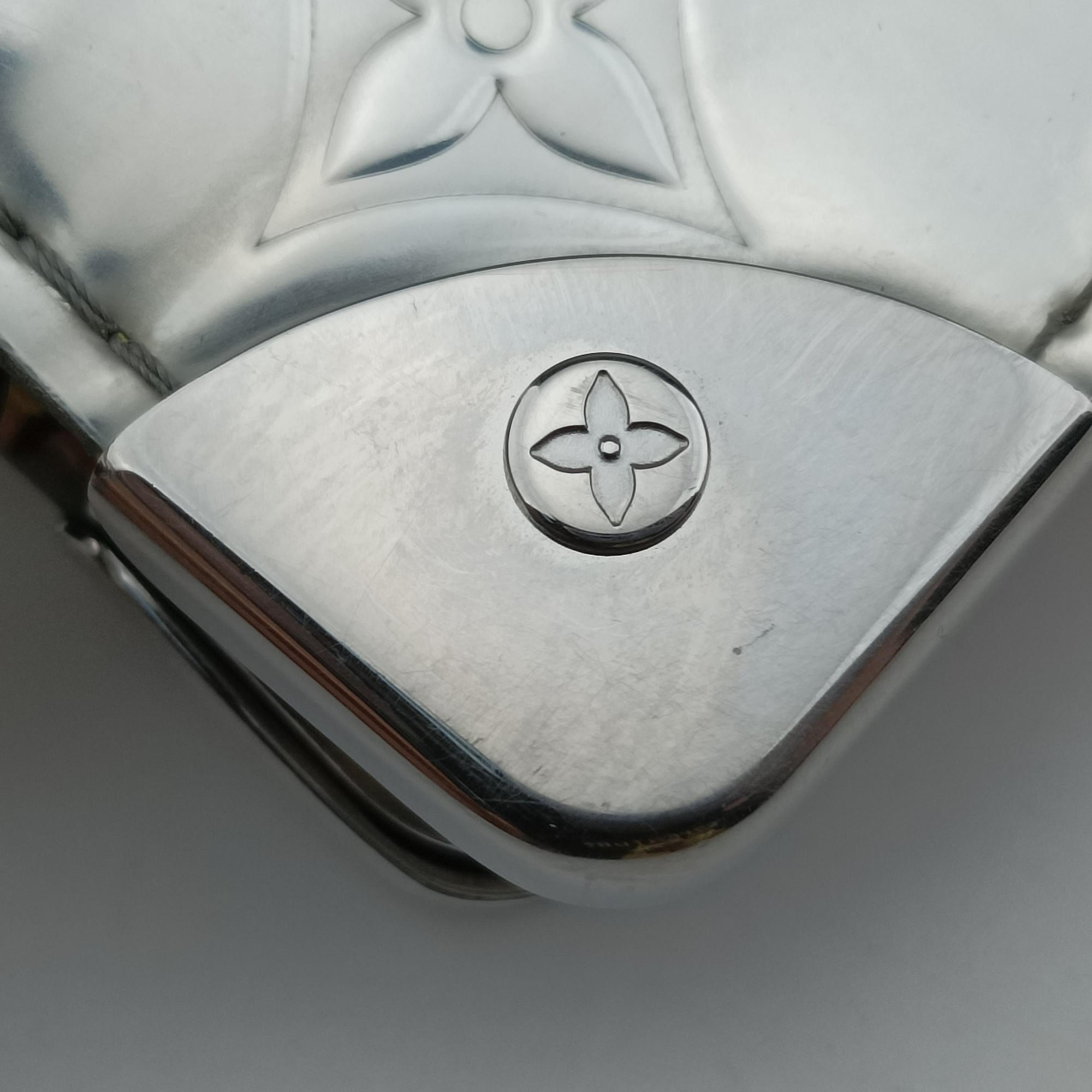 Pre-owned Louis Vuitton Monogram Mirror Handle Soft Trunk Silver Vernis M80807 clutchbag | stylenewstar