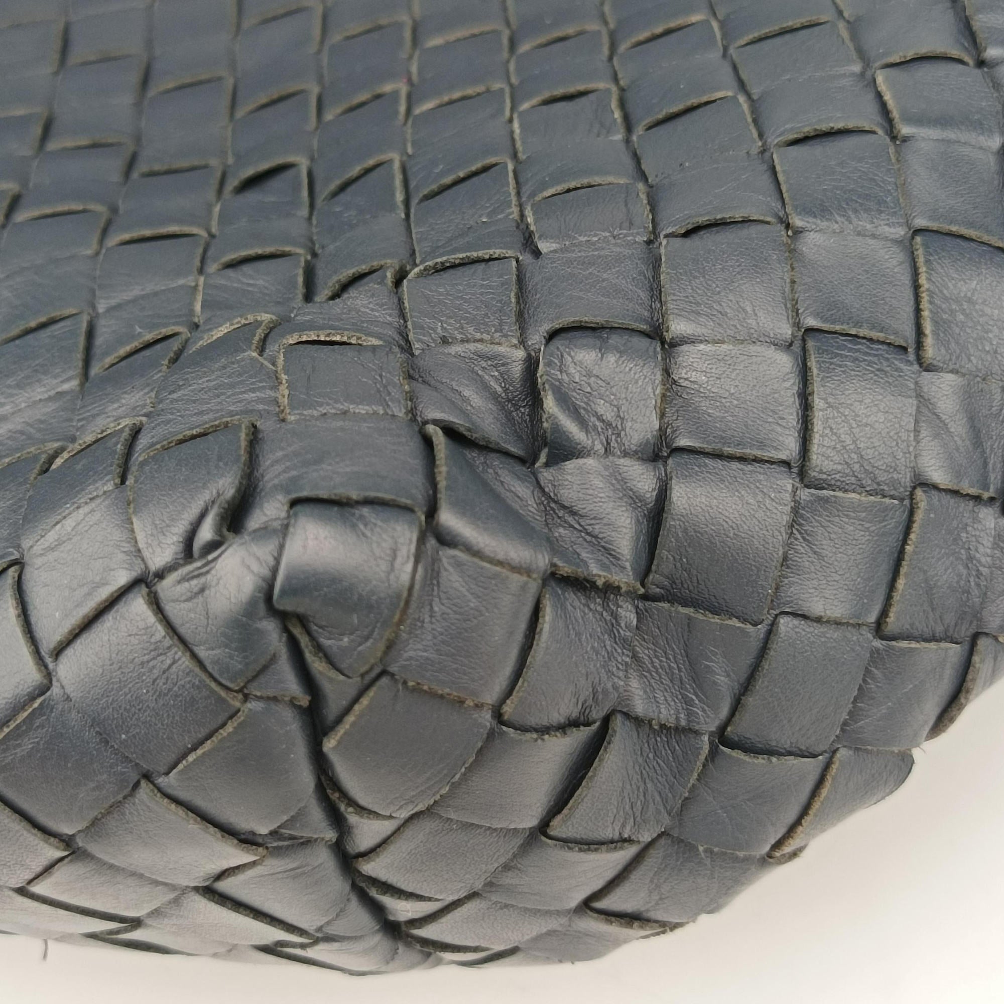 Secondhand Bottega Veneta Intrecciato Navy lambskin  shoulderbag | stylenewstar