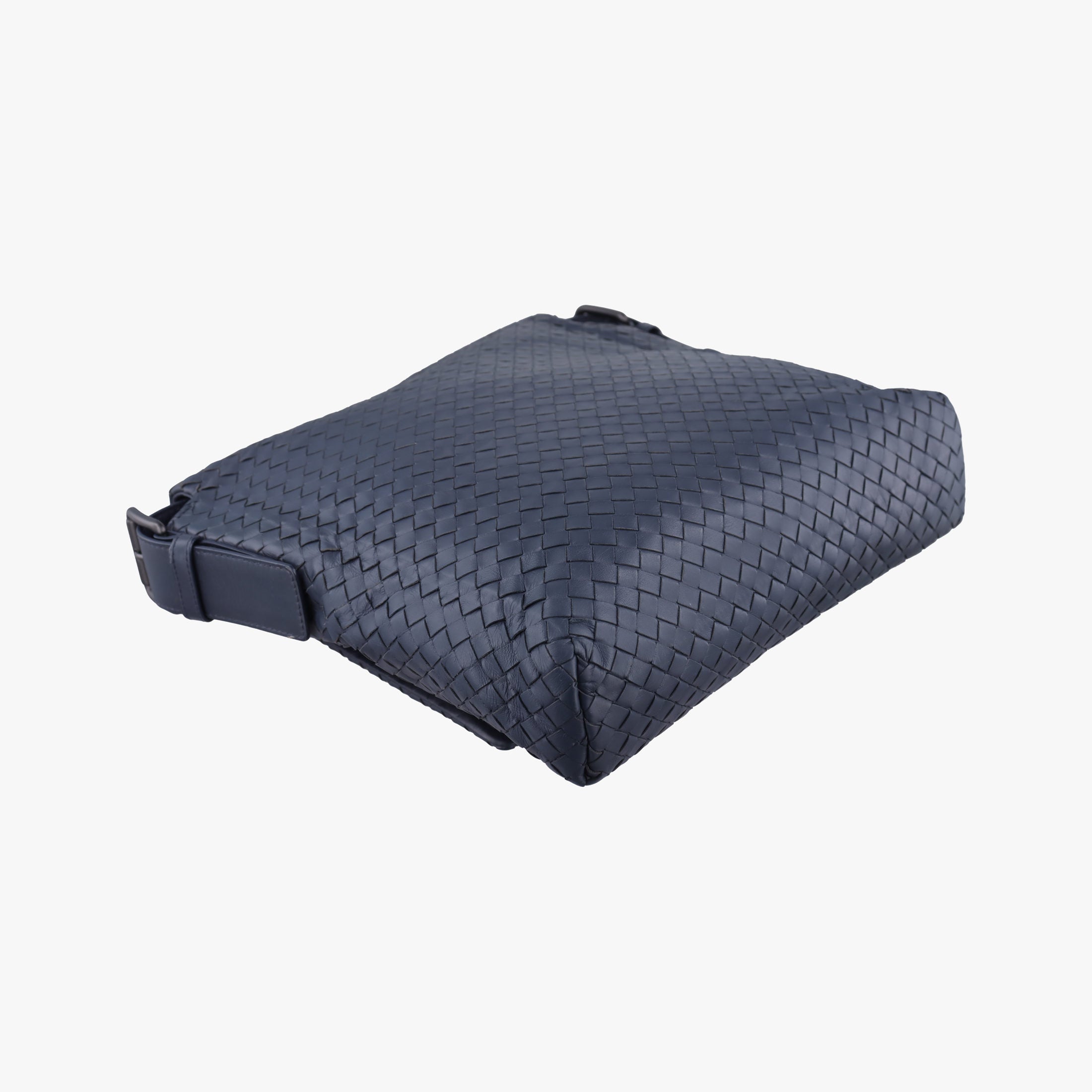 Secondhand Bottega Veneta Intrecciato Navy lambskin  shoulderbag | stylenewstar