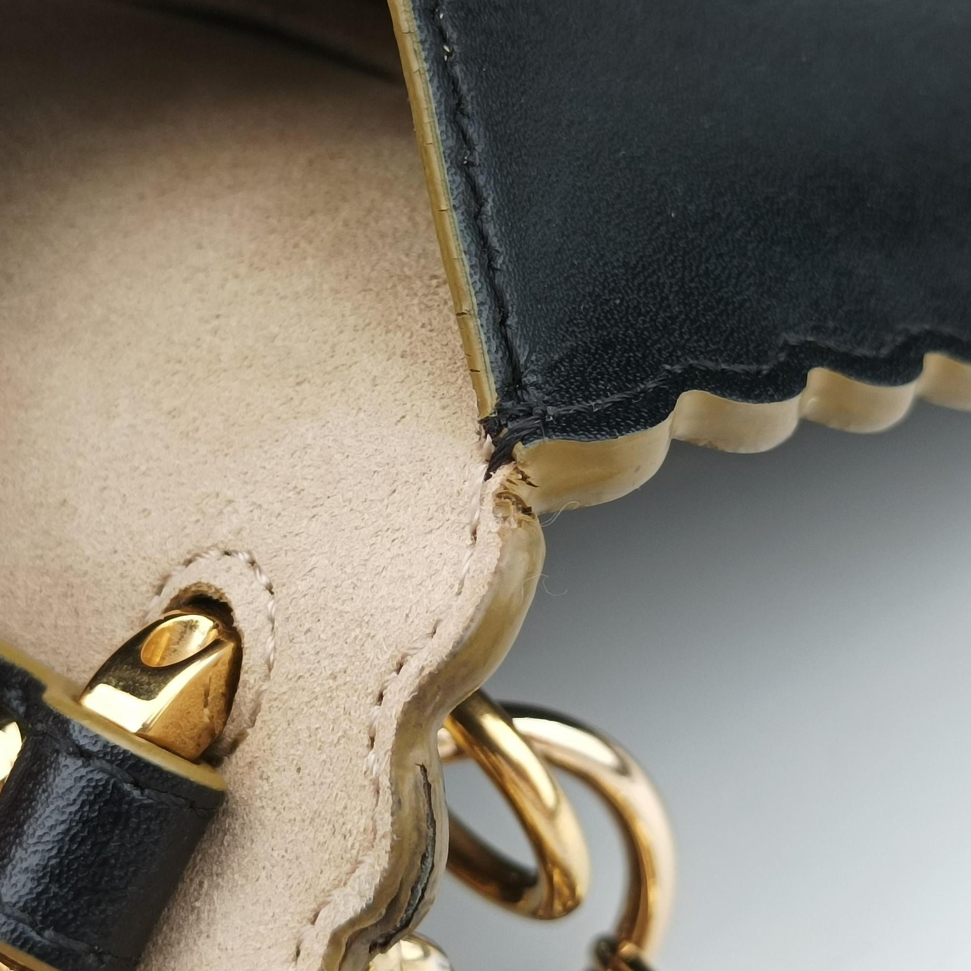 Pre-owned Fendi Studded Kan I Black Leather 8M0381 shoulderbag | stylenewstar