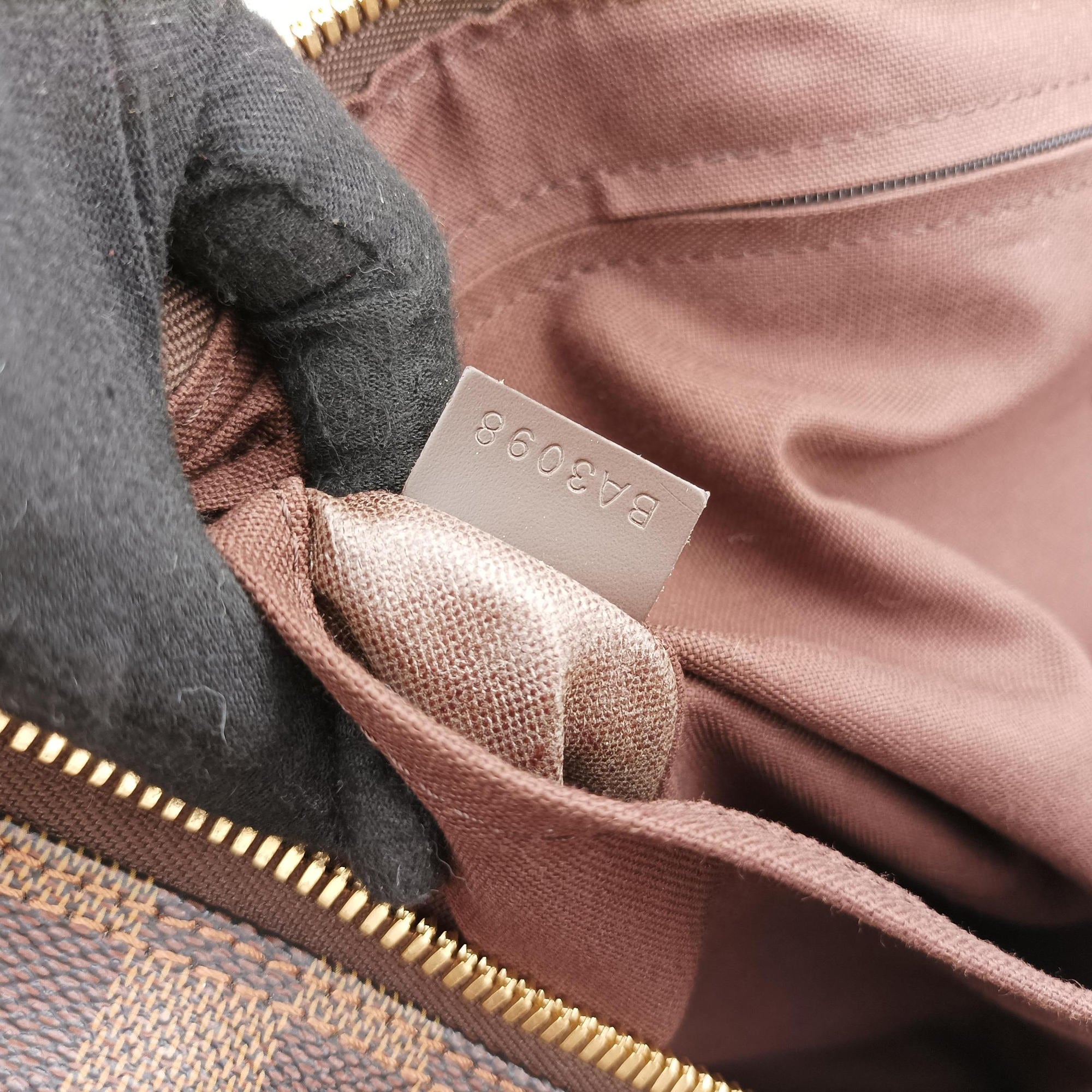 Secondhand Louis Vuitton Eole 50 Damier Ebene Damier Canvas N23205 suitcase | stylenewstar