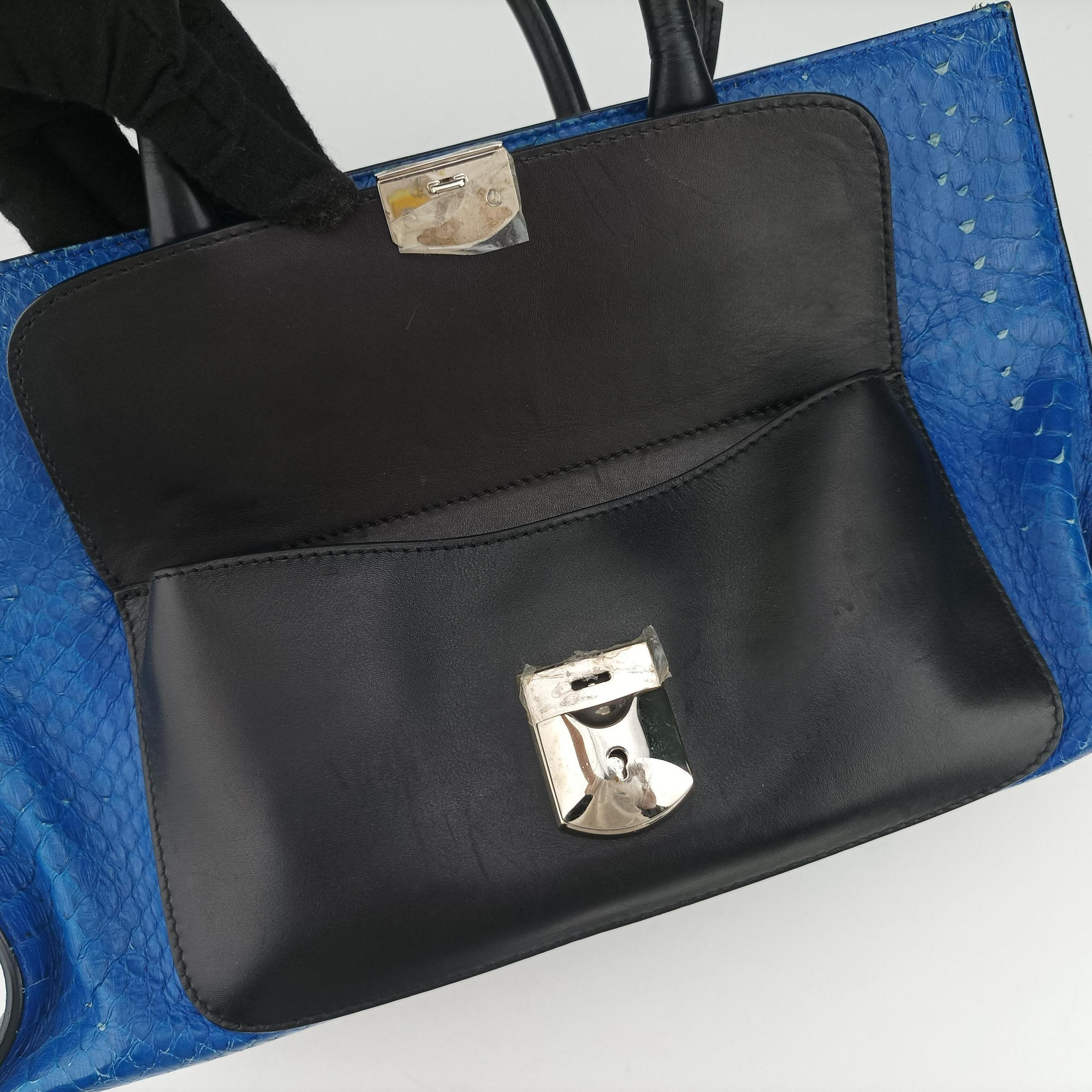 Pre-owned Balenciaga Padlock Blue Python Skin × Calfskin  shoulderbag | stylenewstar