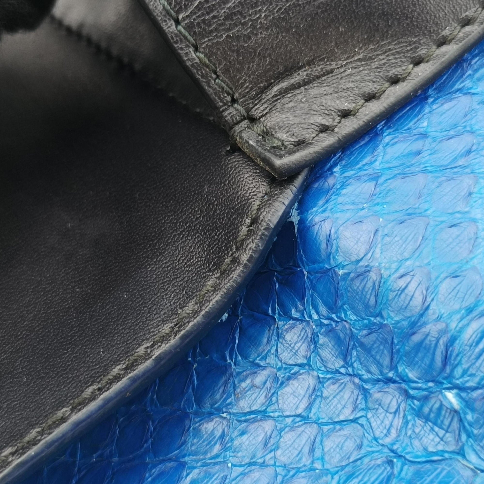 Pre-owned Balenciaga Padlock Blue Python Skin × Calfskin  shoulderbag | stylenewstar