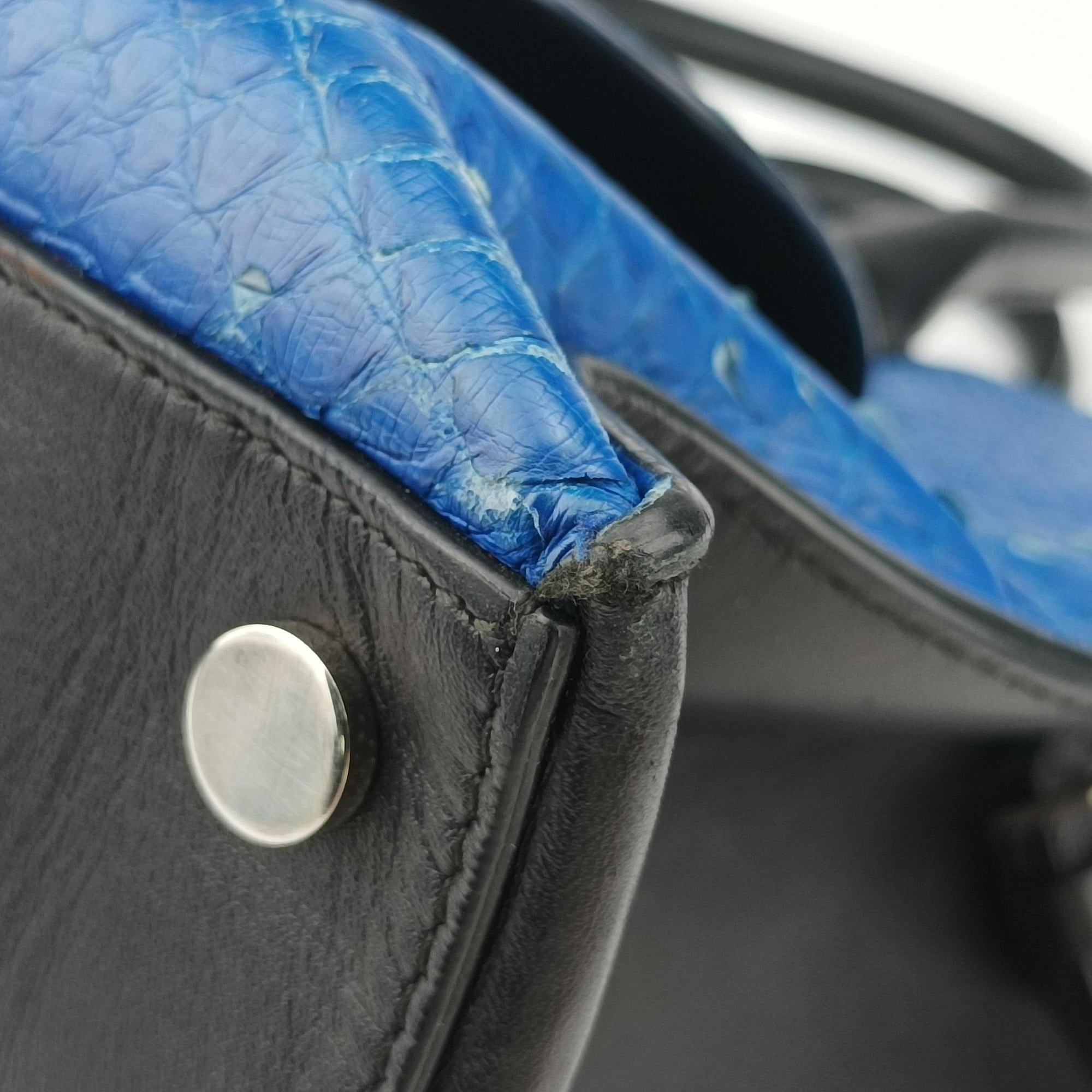 Pre-owned Balenciaga Padlock Blue Python Skin × Calfskin  shoulderbag | stylenewstar