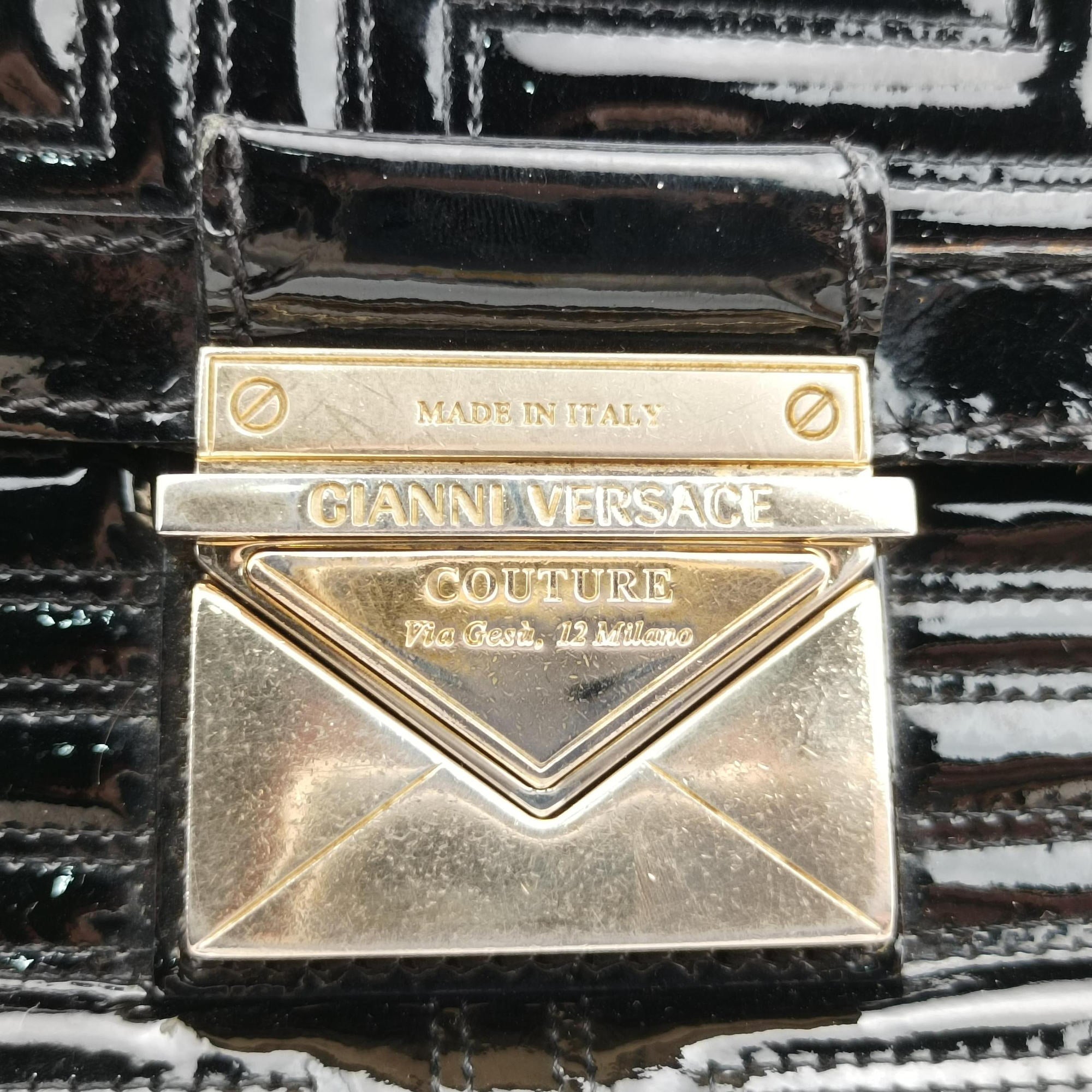 Pre-owned VERSACE back grain Black Patent Leather  shoulderbag | stylenewstar