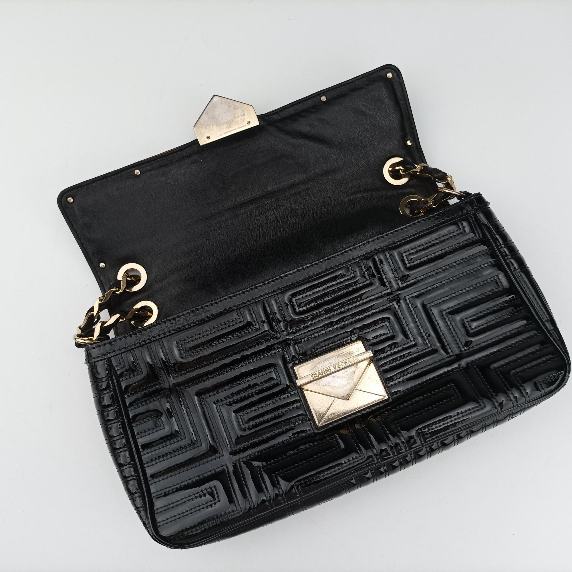 Pre-owned VERSACE back grain Black Patent Leather  shoulderbag | stylenewstar