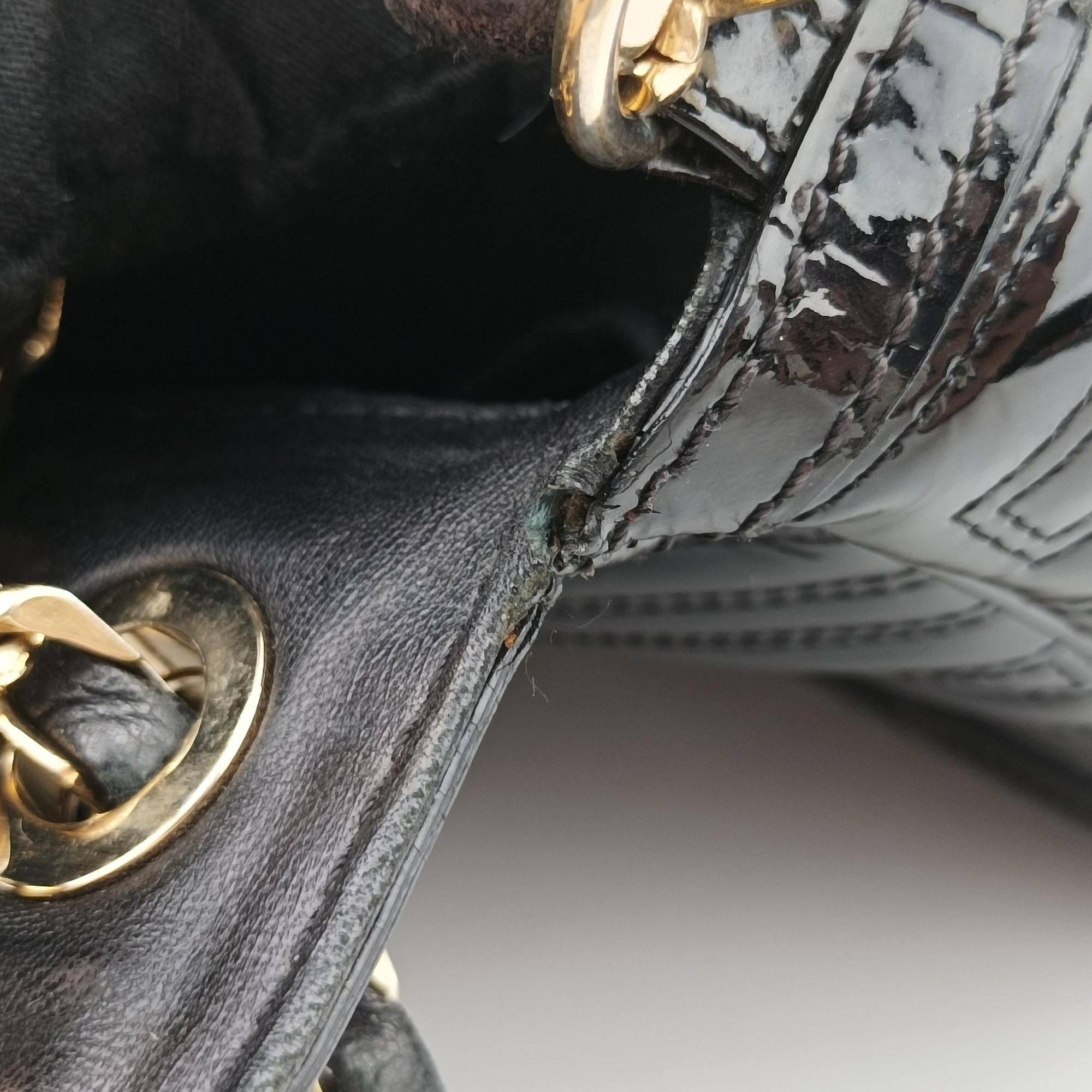Pre-owned VERSACE back grain Black Patent Leather  shoulderbag | stylenewstar