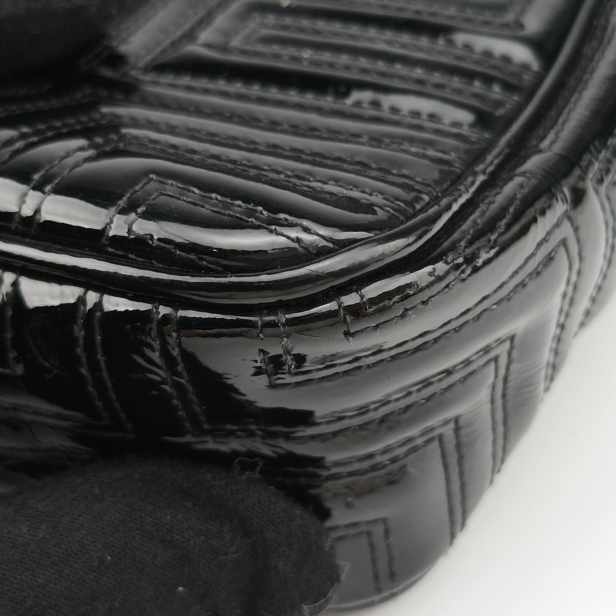 Pre-owned VERSACE back grain Black Patent Leather  shoulderbag | stylenewstar