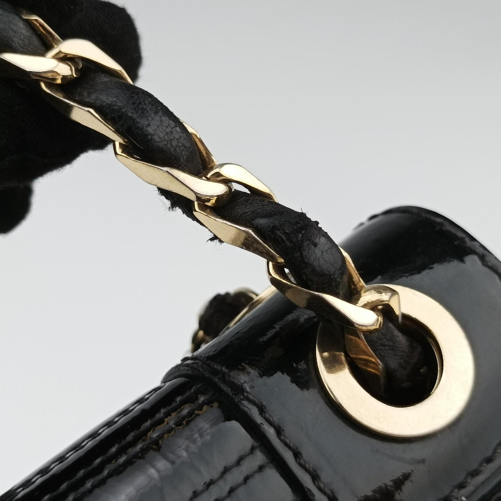 Pre-owned VERSACE back grain Black Patent Leather  shoulderbag | stylenewstar