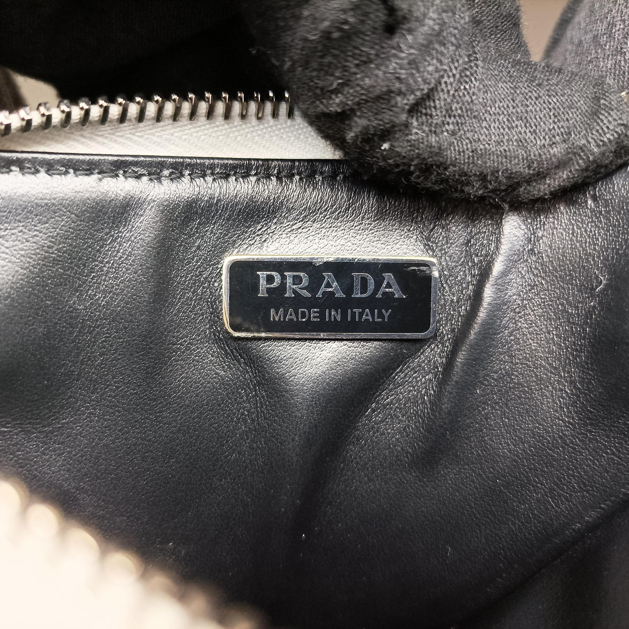 Pre-owned Prada Triangle Chain Pouch White Leather  shoulderbag | stylenewstar