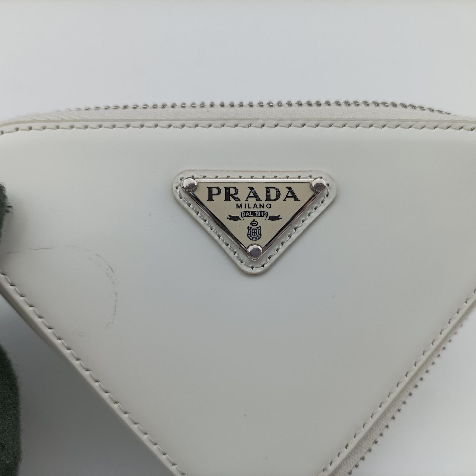Pre-owned Prada Triangle Chain Pouch White Leather  shoulderbag | stylenewstar