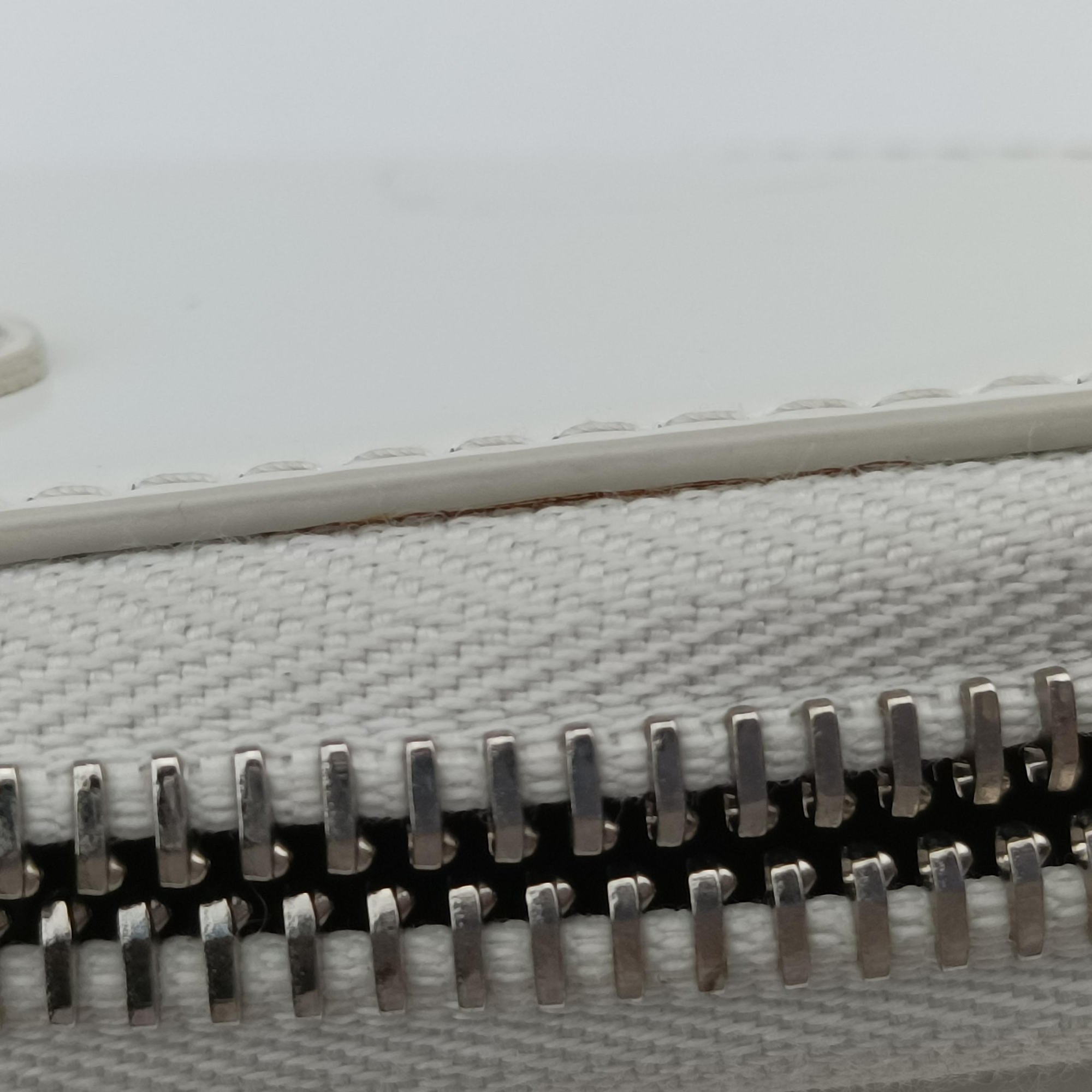 Pre-owned Prada Triangle Chain Pouch White Leather  shoulderbag | stylenewstar