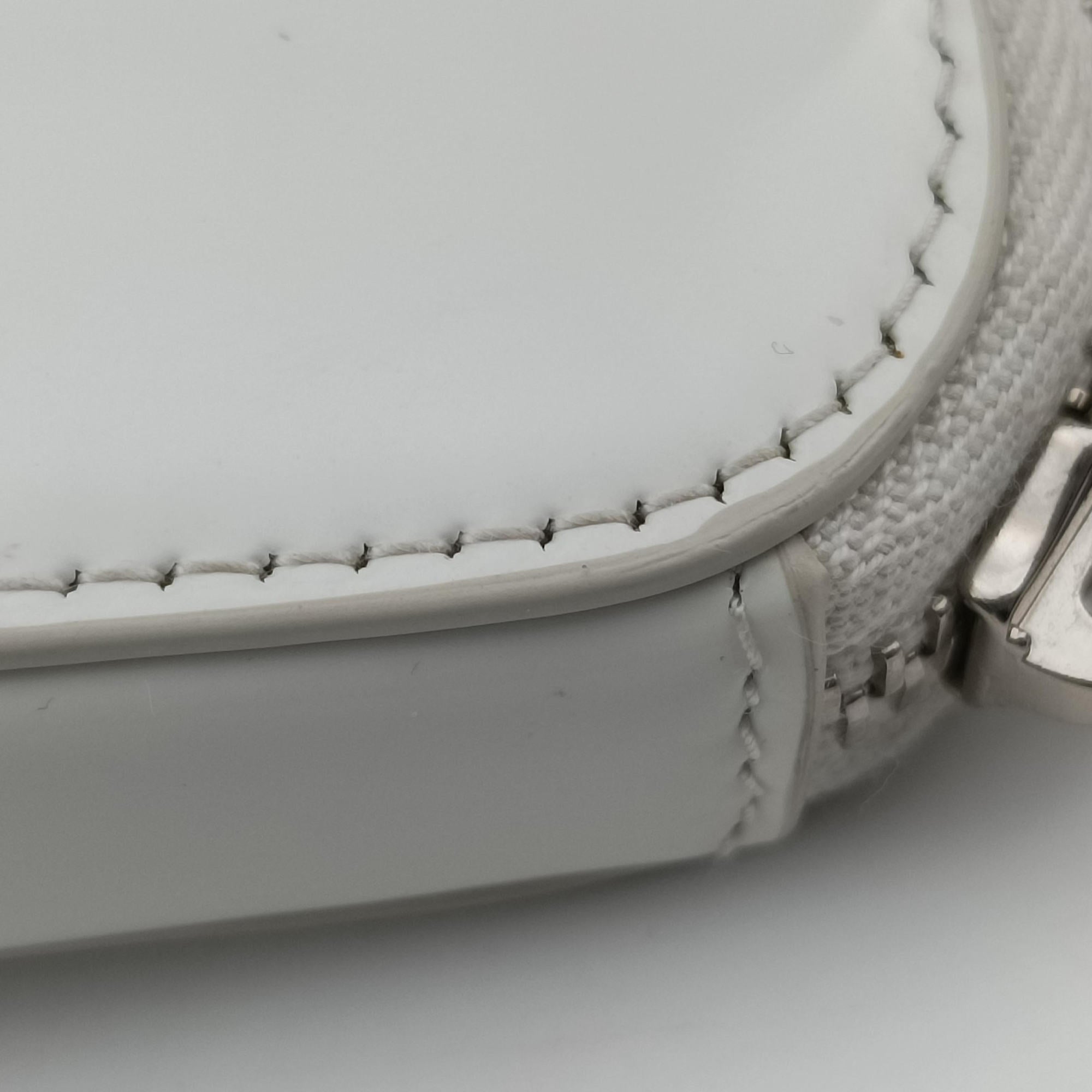 Pre-owned Prada Triangle Chain Pouch White Leather  shoulderbag | stylenewstar