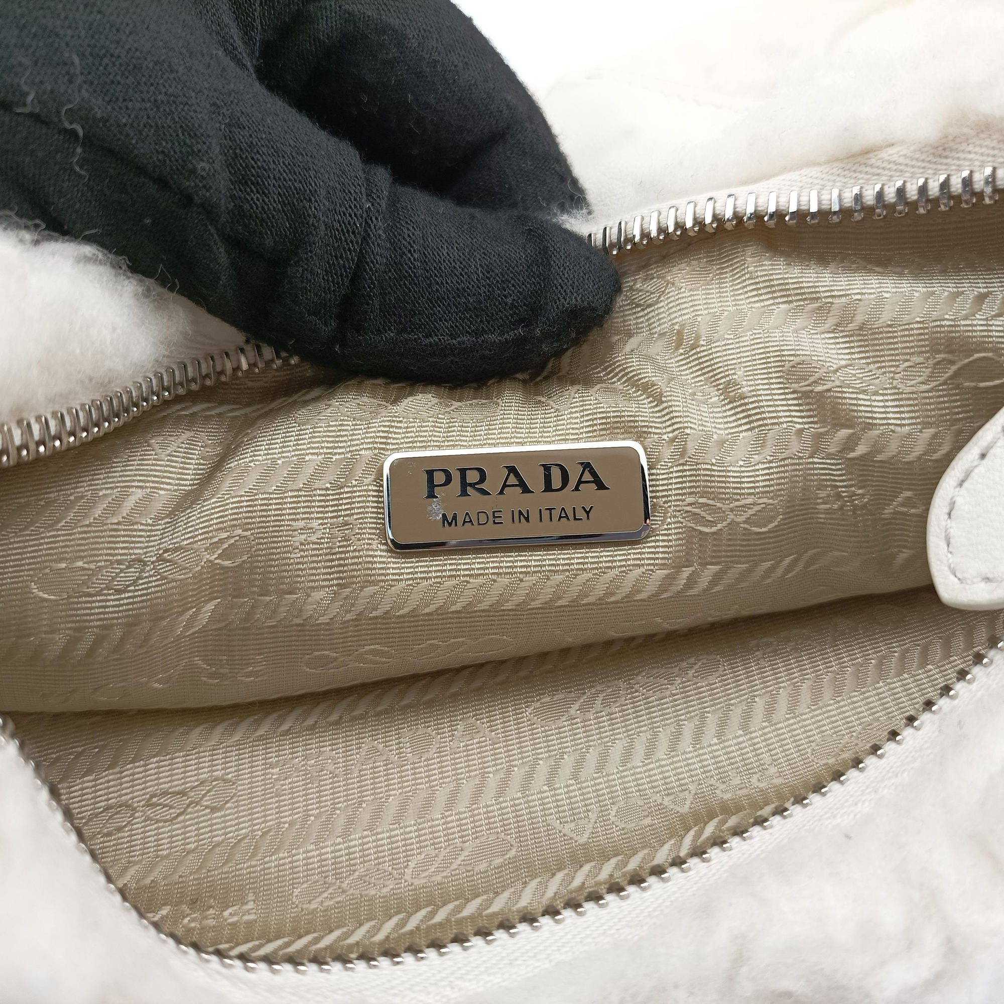 Pre-owned Prada Re-Edition 2005 White Wool 1NE515 shoulderbag | stylenewstar