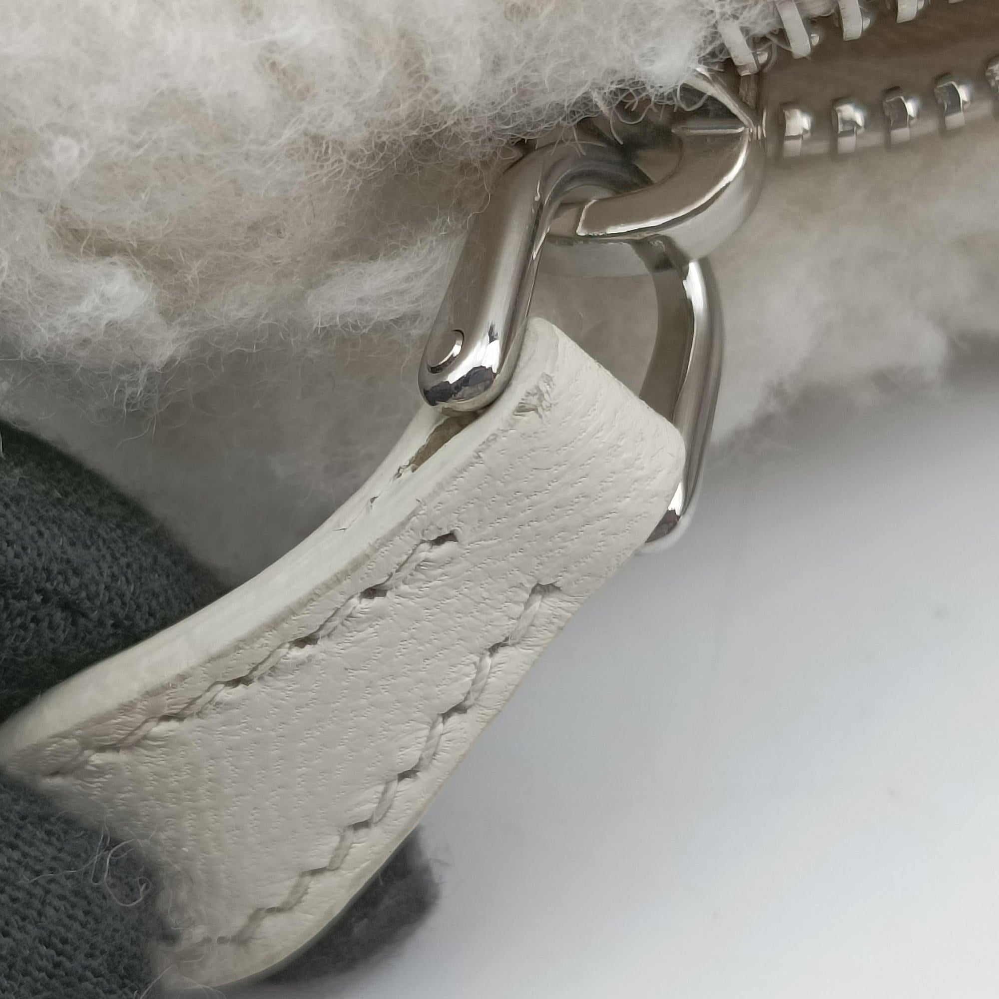 Pre-owned Prada Re-Edition 2005 White Wool 1NE515 shoulderbag | stylenewstar
