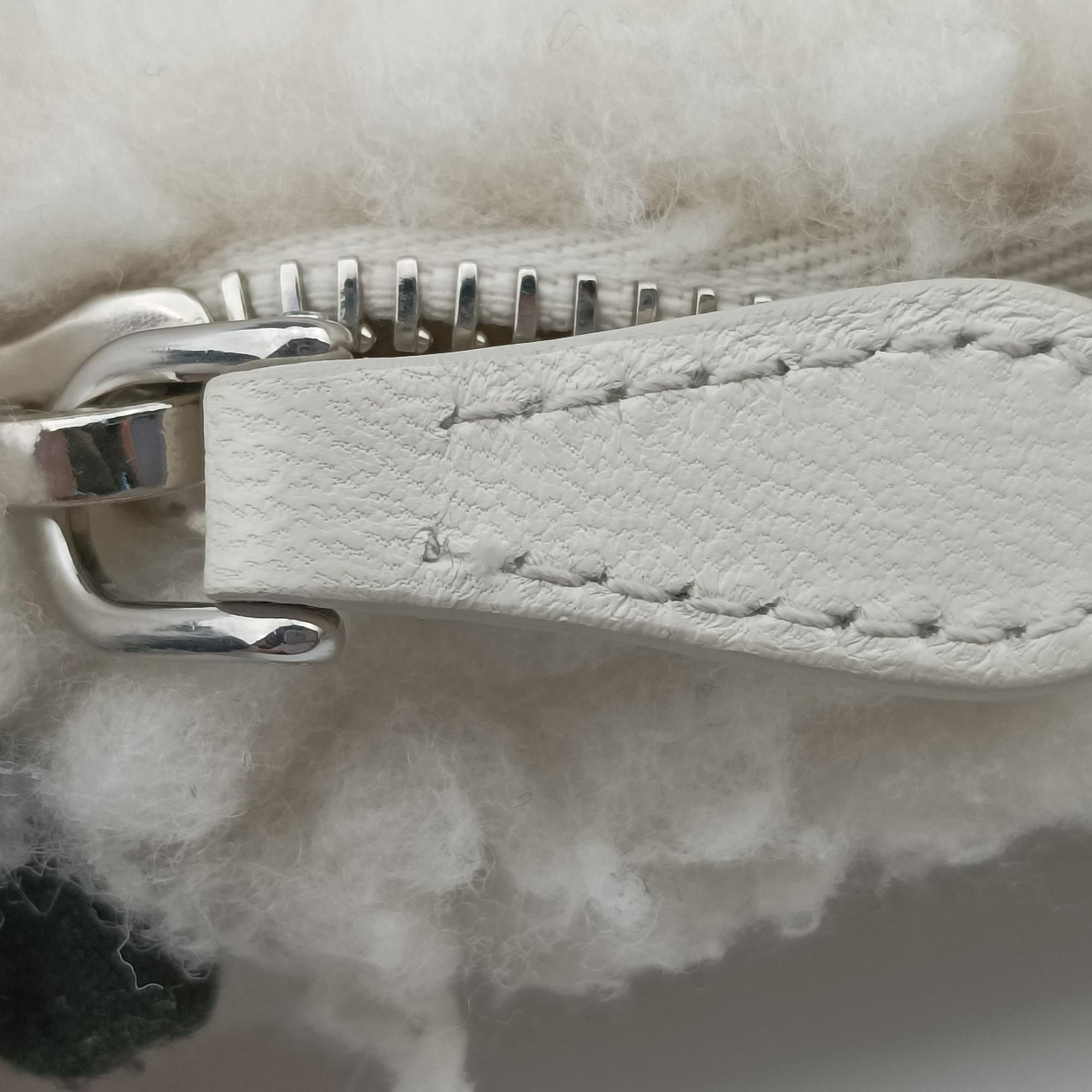 Pre-owned Prada Re-Edition 2005 White Wool 1NE515 shoulderbag | stylenewstar
