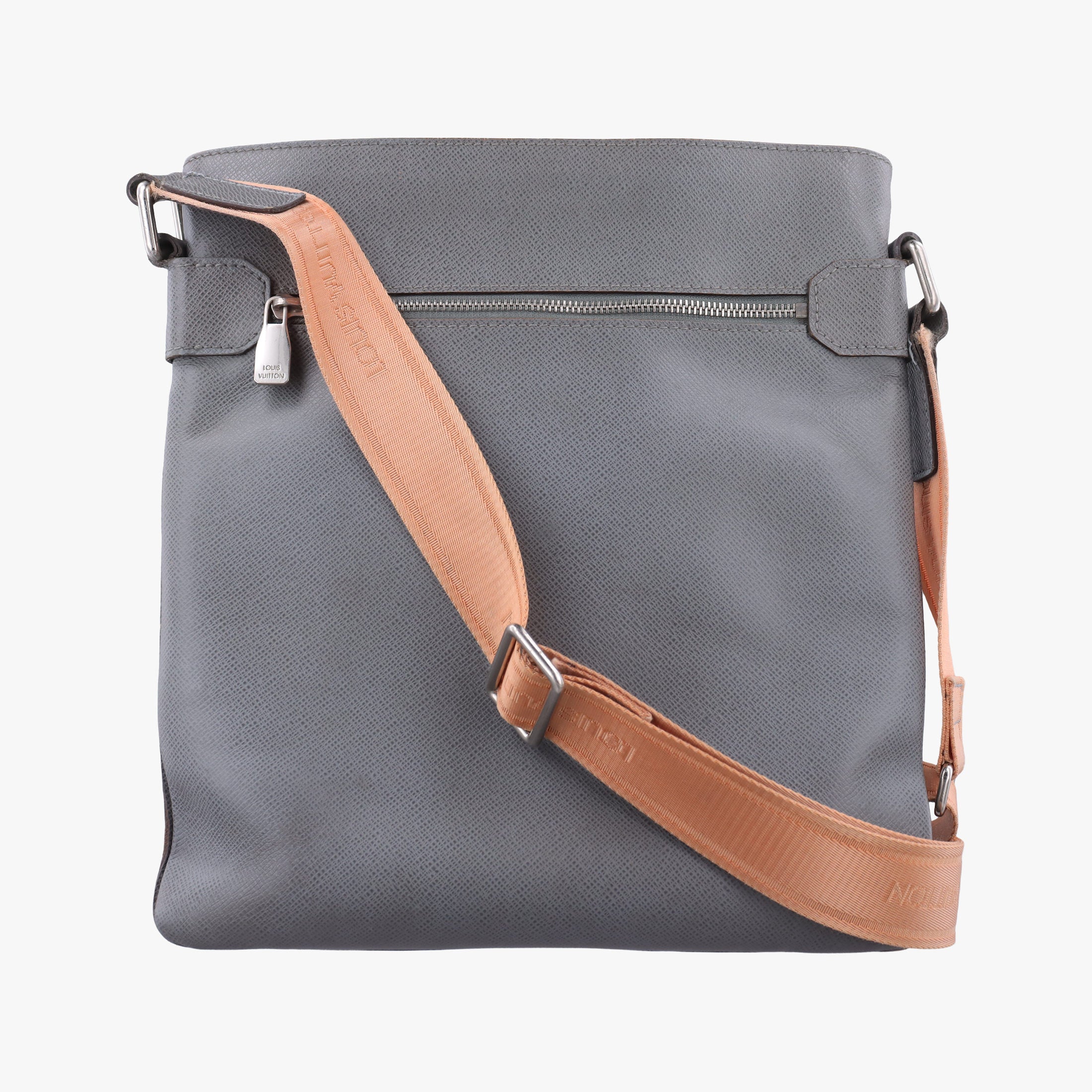 Vintage Louis Vuitton SASHA Glacier Grey TAIGA M32630 shoulderbag | stylenewstar