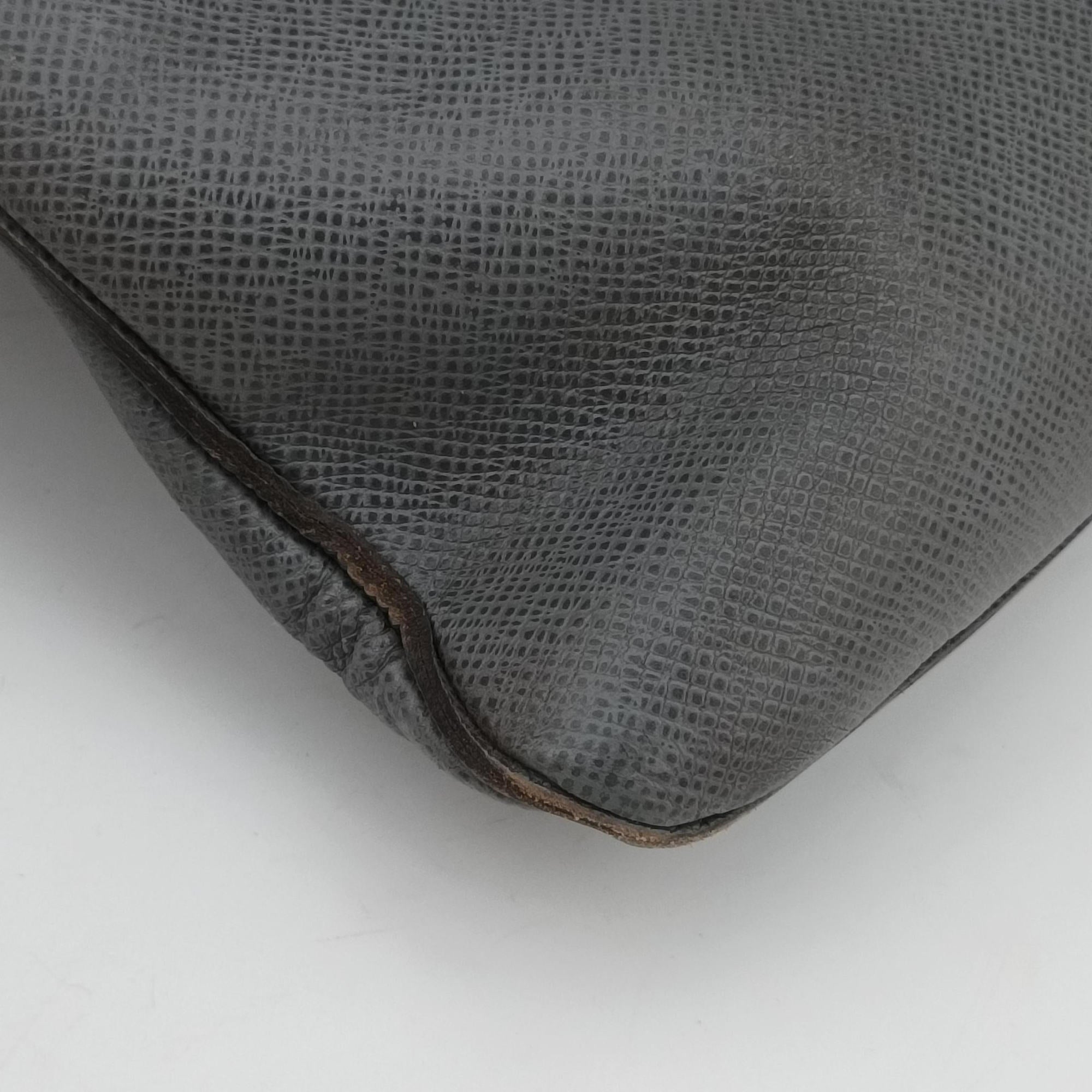 Vintage Louis Vuitton SASHA Glacier Grey TAIGA M32630 shoulderbag | stylenewstar