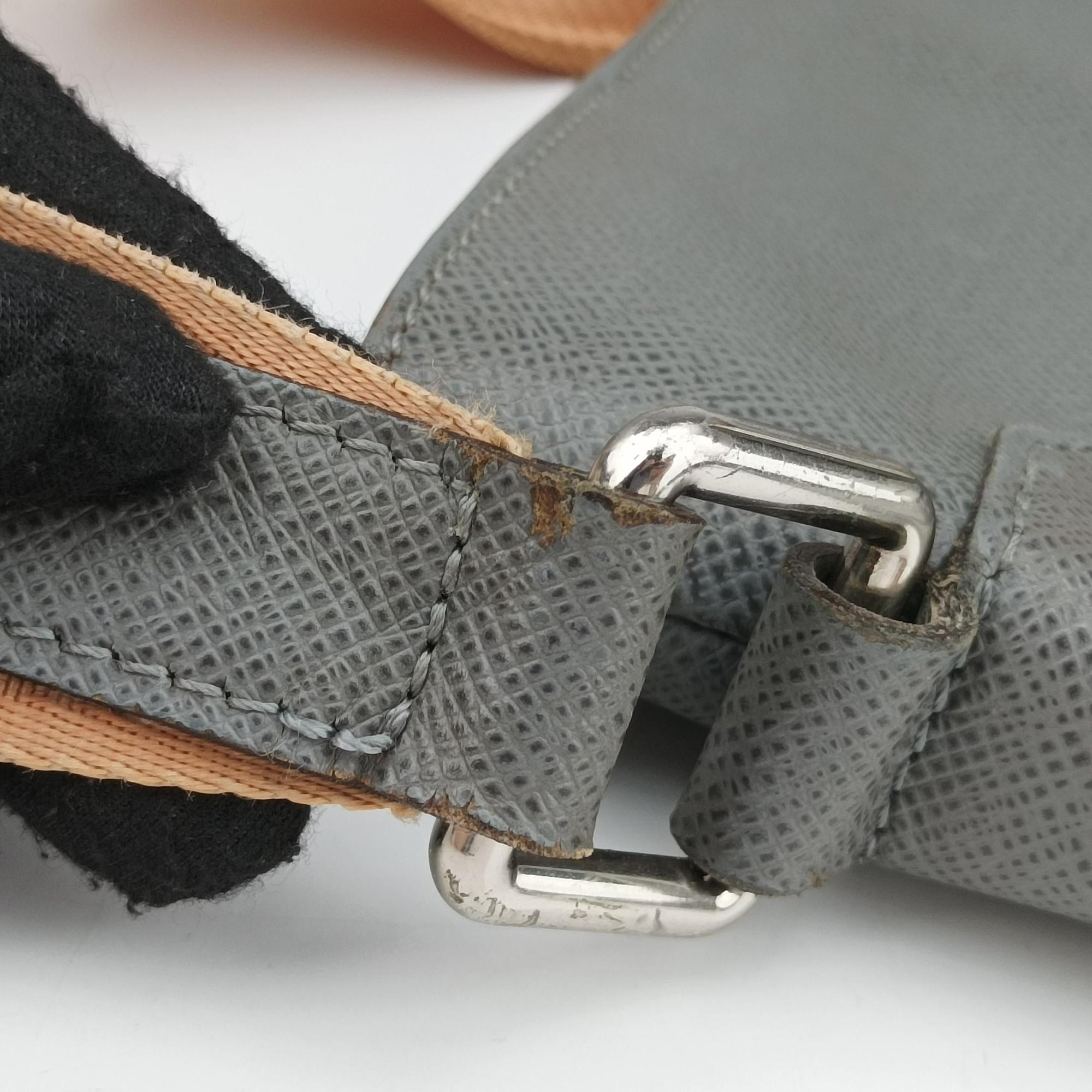 Vintage Louis Vuitton SASHA Glacier Grey TAIGA M32630 shoulderbag | stylenewstar