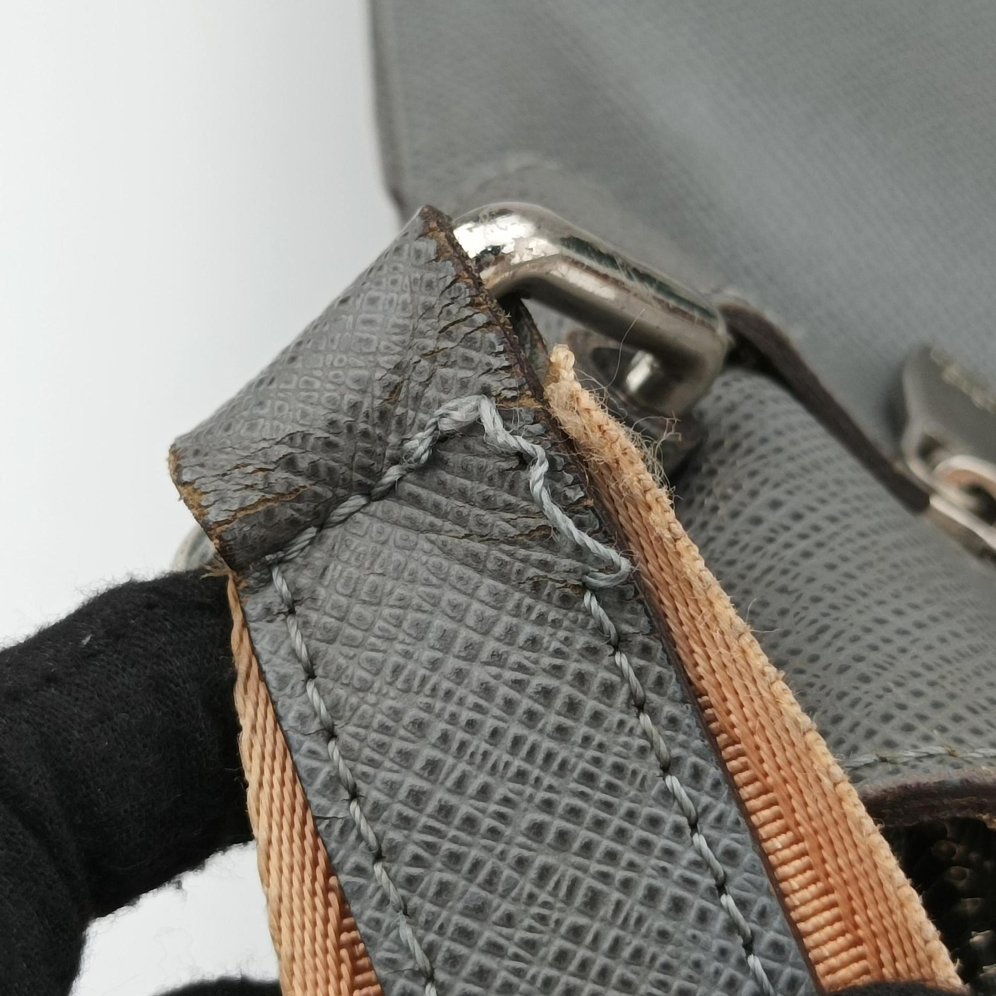 Vintage Louis Vuitton SASHA Glacier Grey TAIGA M32630 shoulderbag | stylenewstar