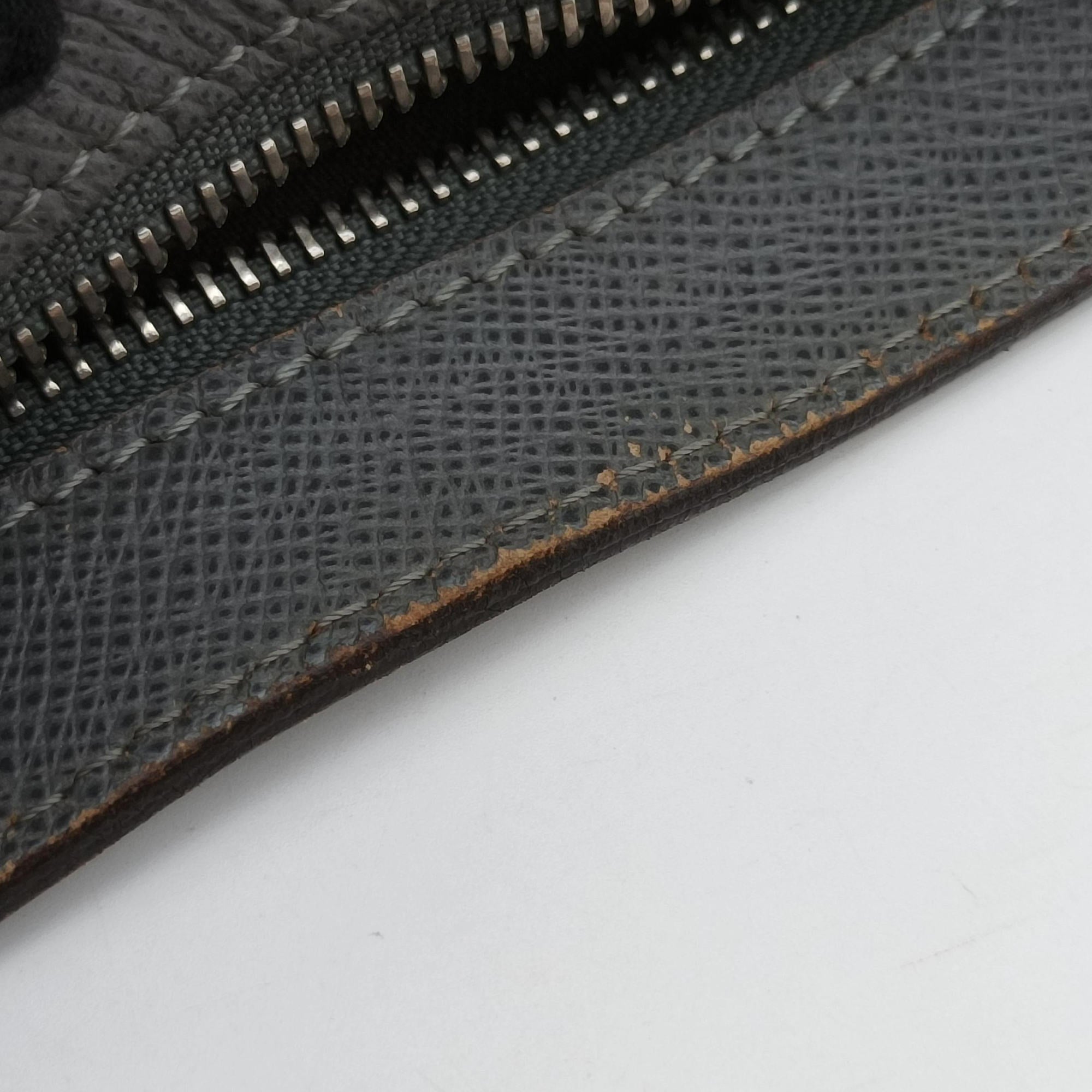 Vintage Louis Vuitton SASHA Glacier Grey TAIGA M32630 shoulderbag | stylenewstar