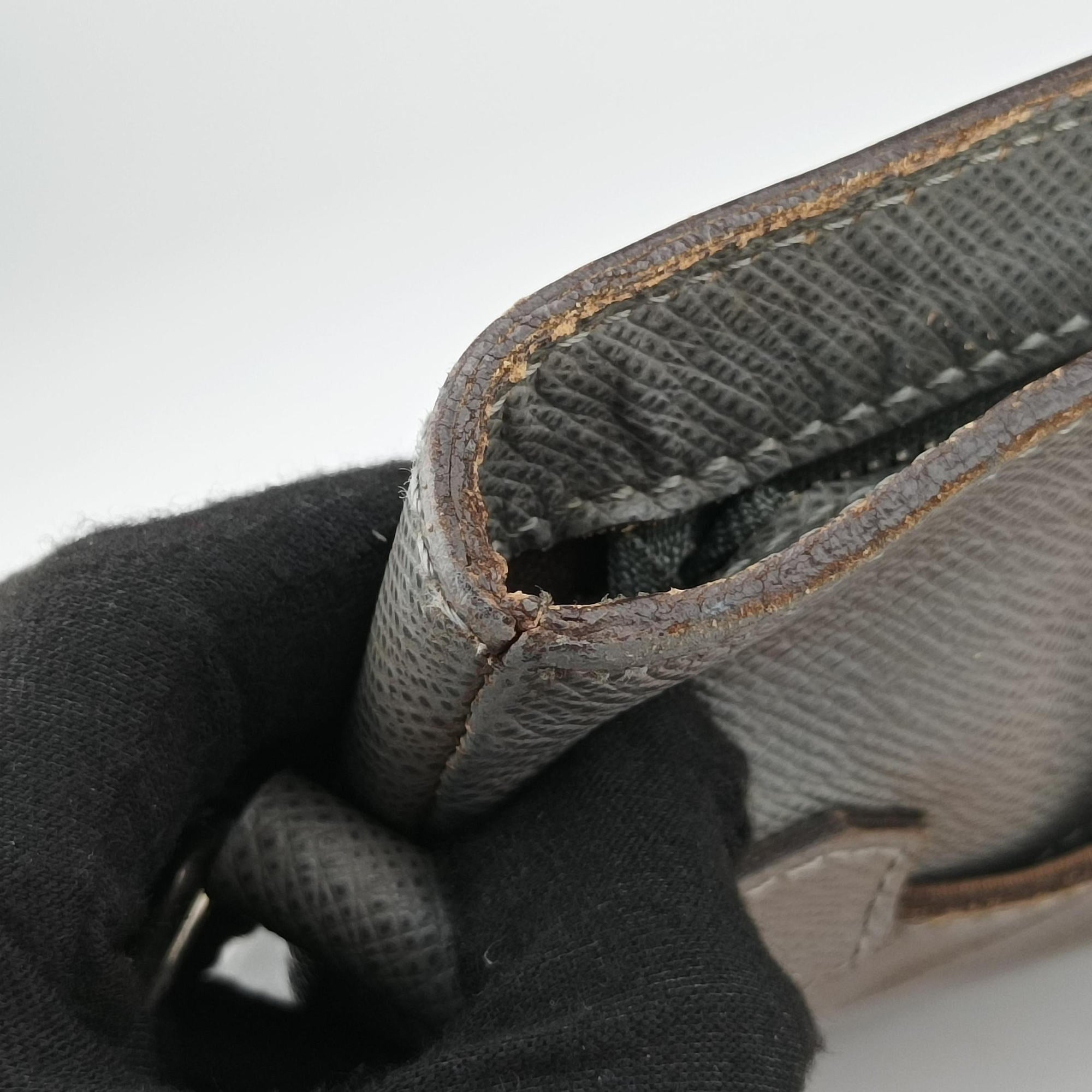 Vintage Louis Vuitton SASHA Glacier Grey TAIGA M32630 shoulderbag | stylenewstar