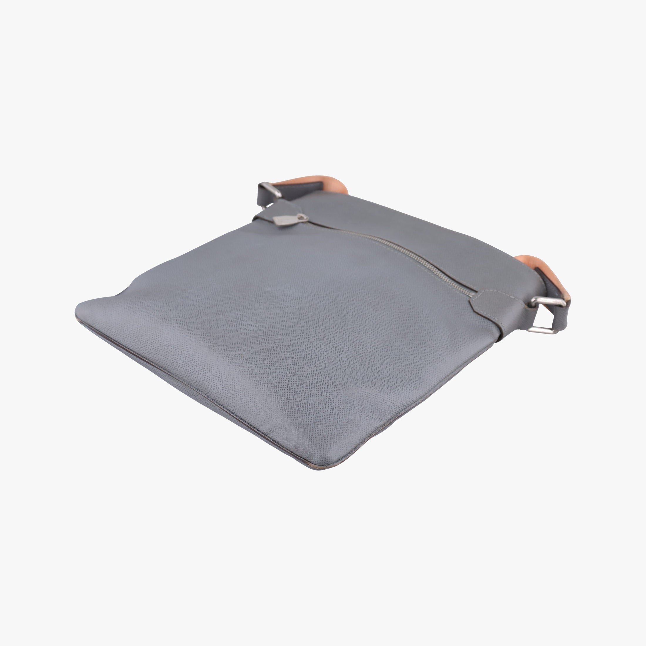 Vintage Louis Vuitton SASHA Glacier Grey TAIGA M32630 shoulderbag | stylenewstar
