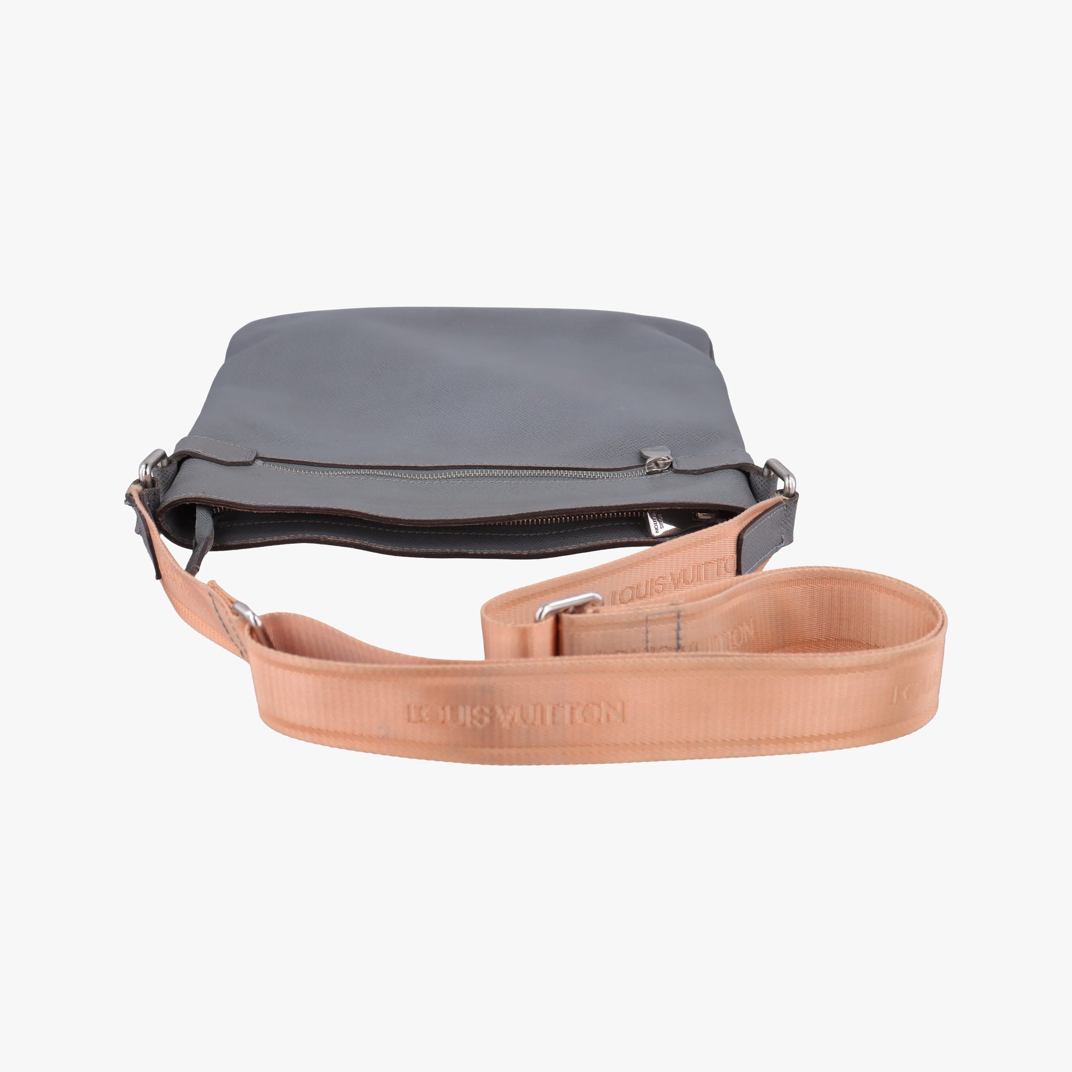 Vintage Louis Vuitton SASHA Glacier Grey TAIGA M32630 shoulderbag | stylenewstar