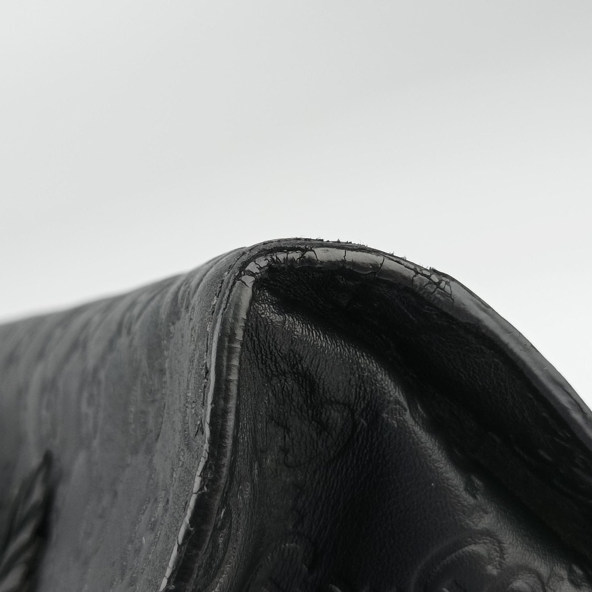 Pre-owned Gucci Emily Black Leather 295402 shoulderbag | stylenewstar