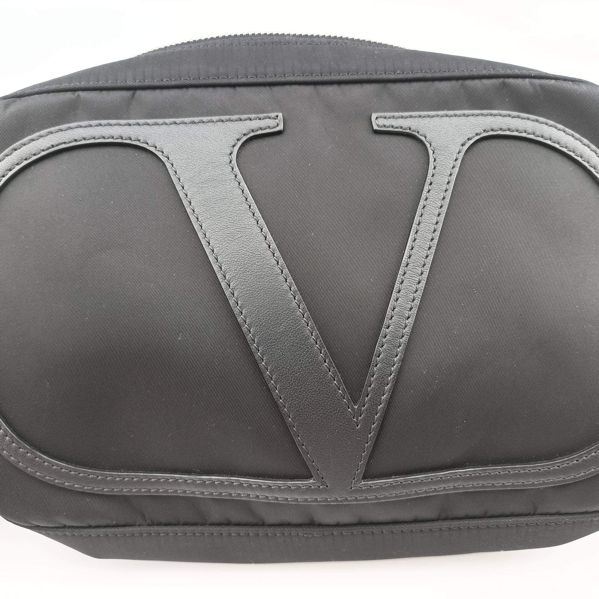 Pre-owned Valentino VLogo Black Nylon × Calfskin Leather  shoulderbag | stylenewstar