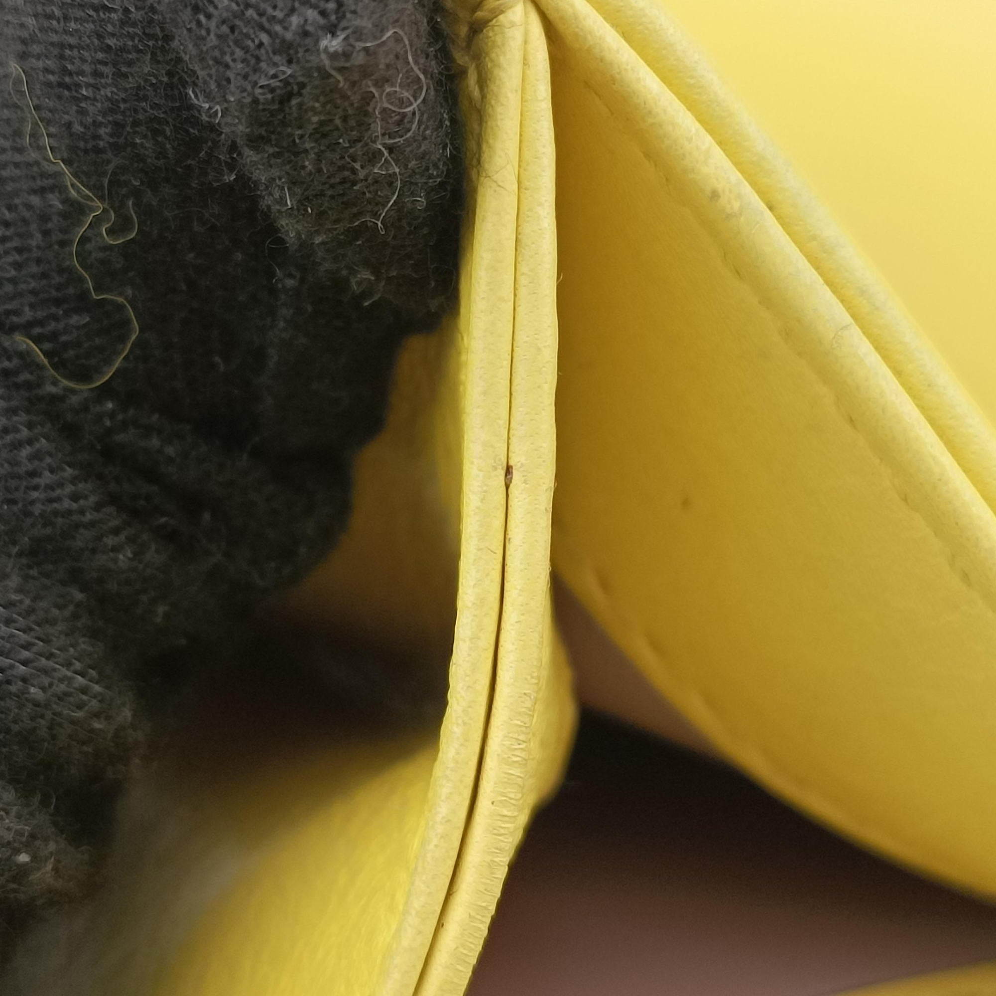 Secondhand Bvlgari Serpenti Yellow Galuchat Skin×Leather  shoulderbag | stylenewstar