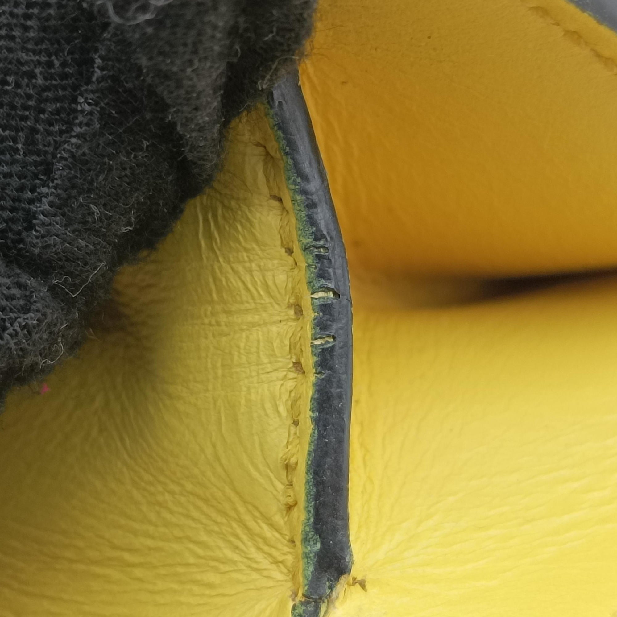 Secondhand Bvlgari Serpenti Yellow Galuchat Skin×Leather  shoulderbag | stylenewstar