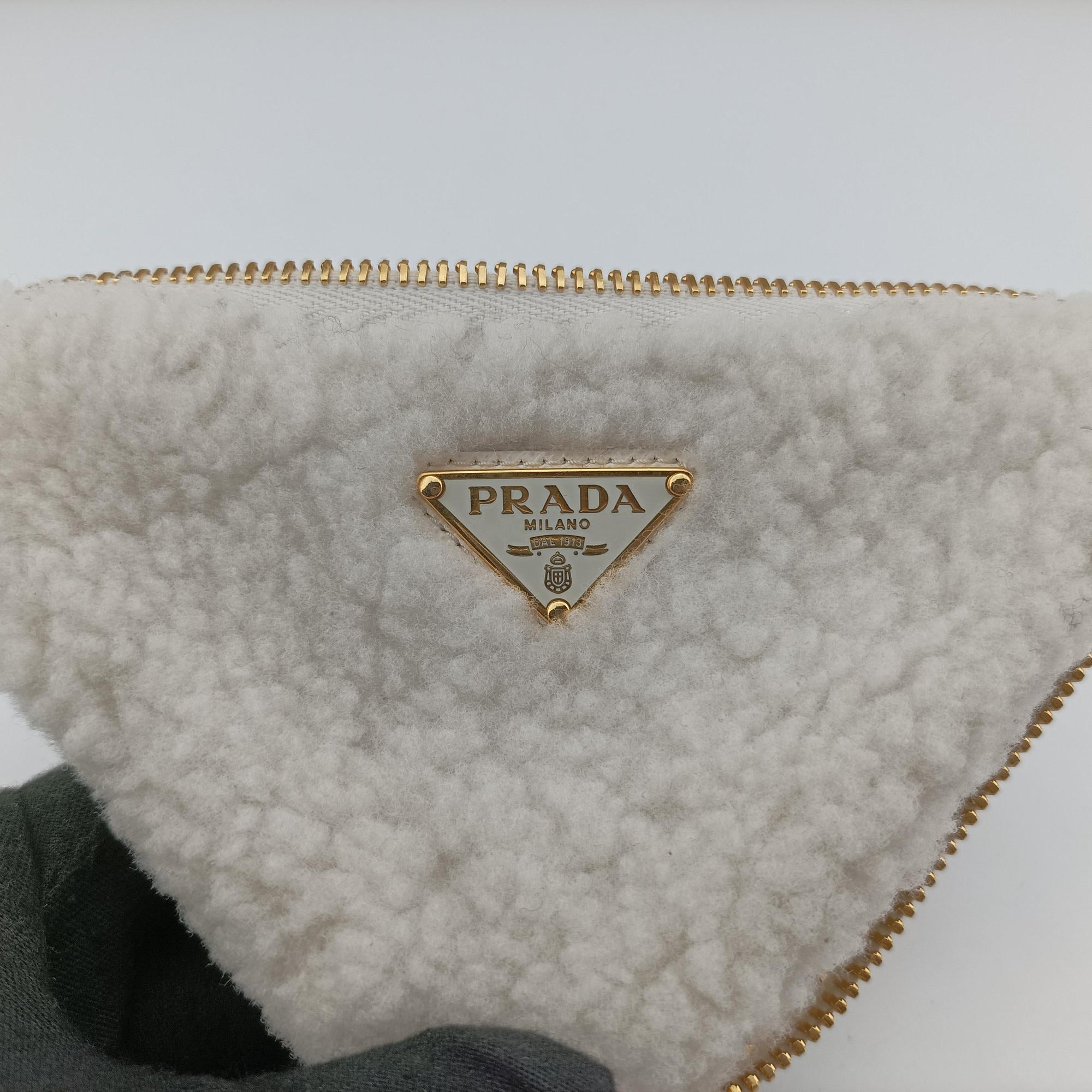 Pre-owned Prada Triangle White Fur×SAFFIANO Leather 1NR015 shoulderbag | stylenewstar