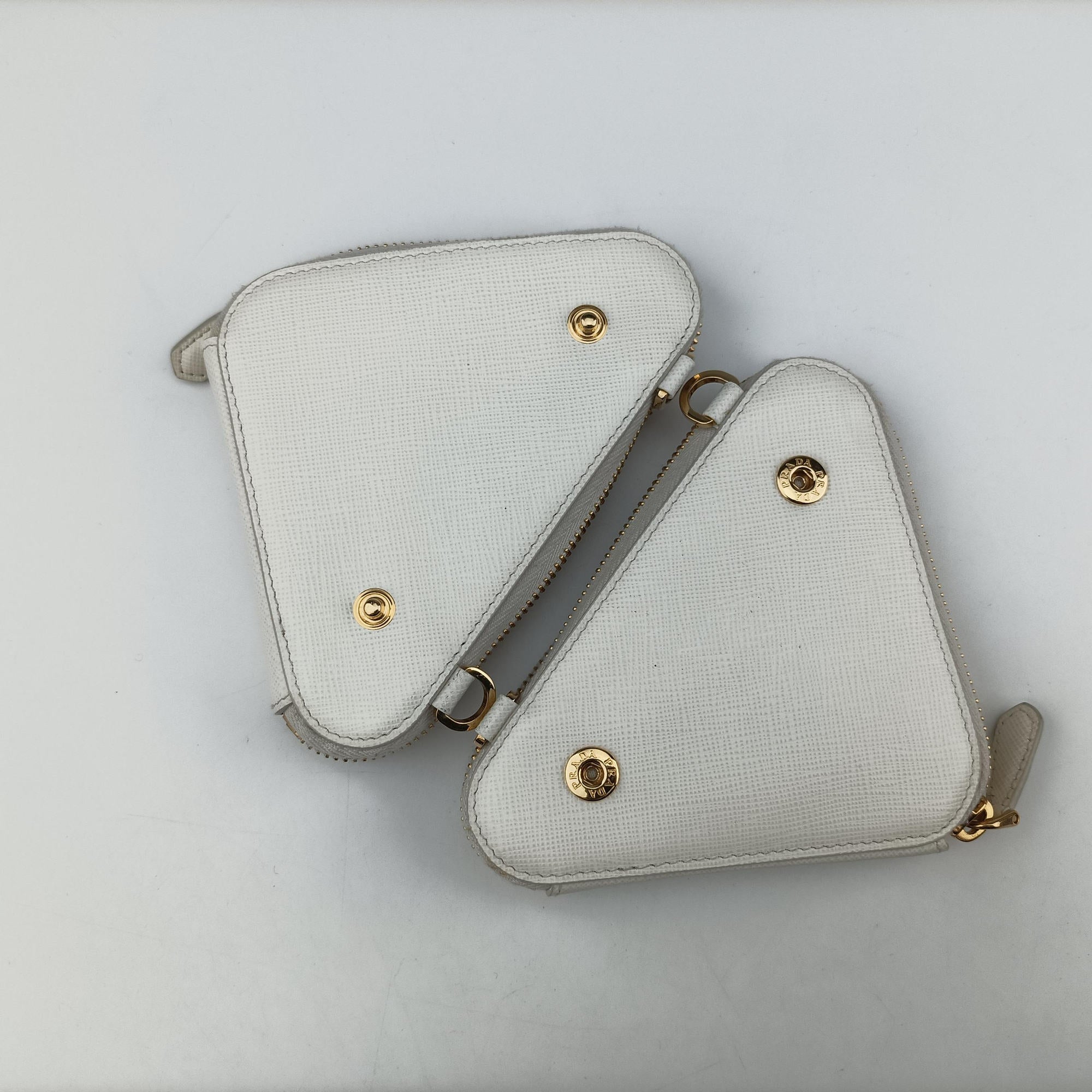 Pre-owned Prada Triangle White Fur×SAFFIANO Leather 1NR015 shoulderbag | stylenewstar