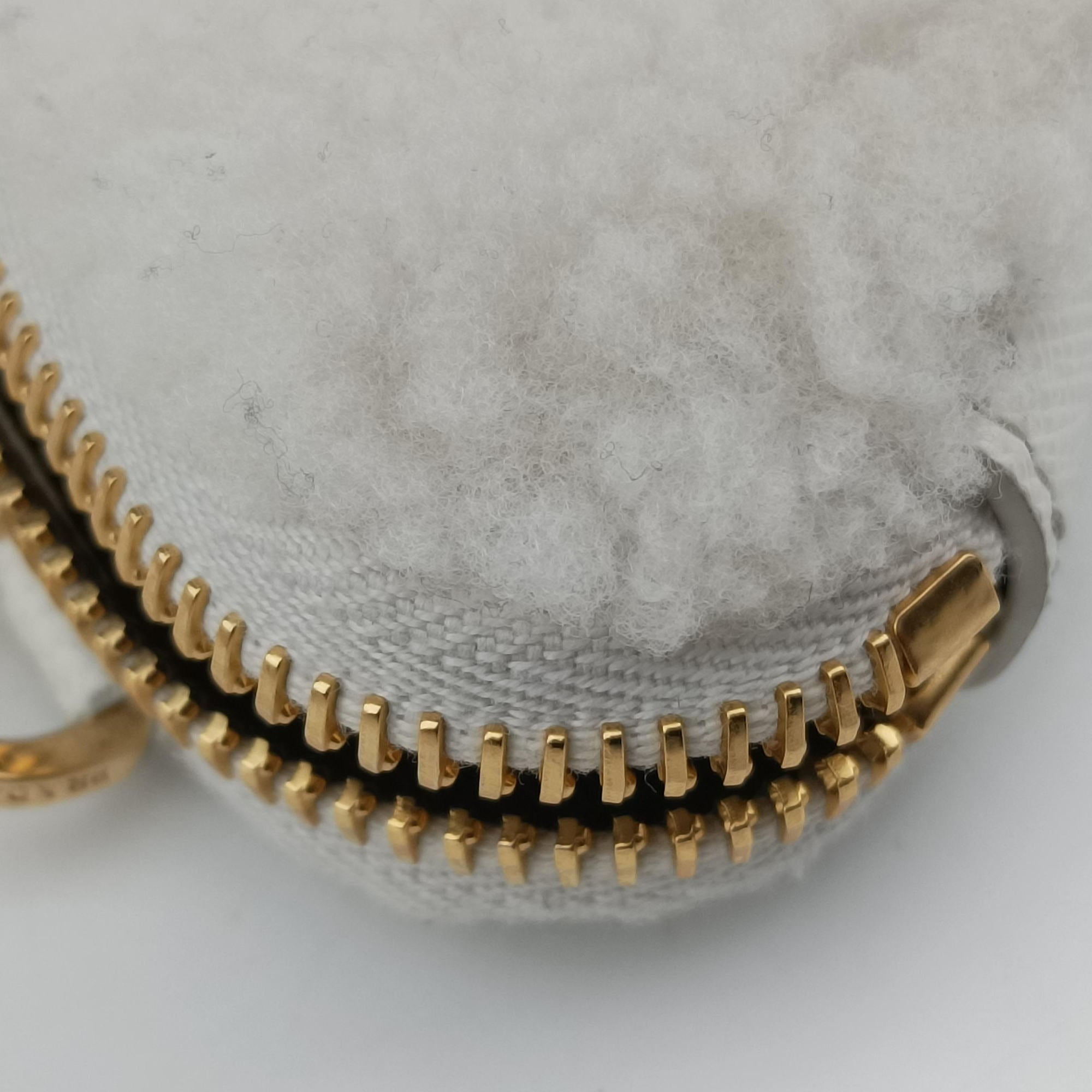 Pre-owned Prada Triangle White Fur×SAFFIANO Leather 1NR015 shoulderbag | stylenewstar