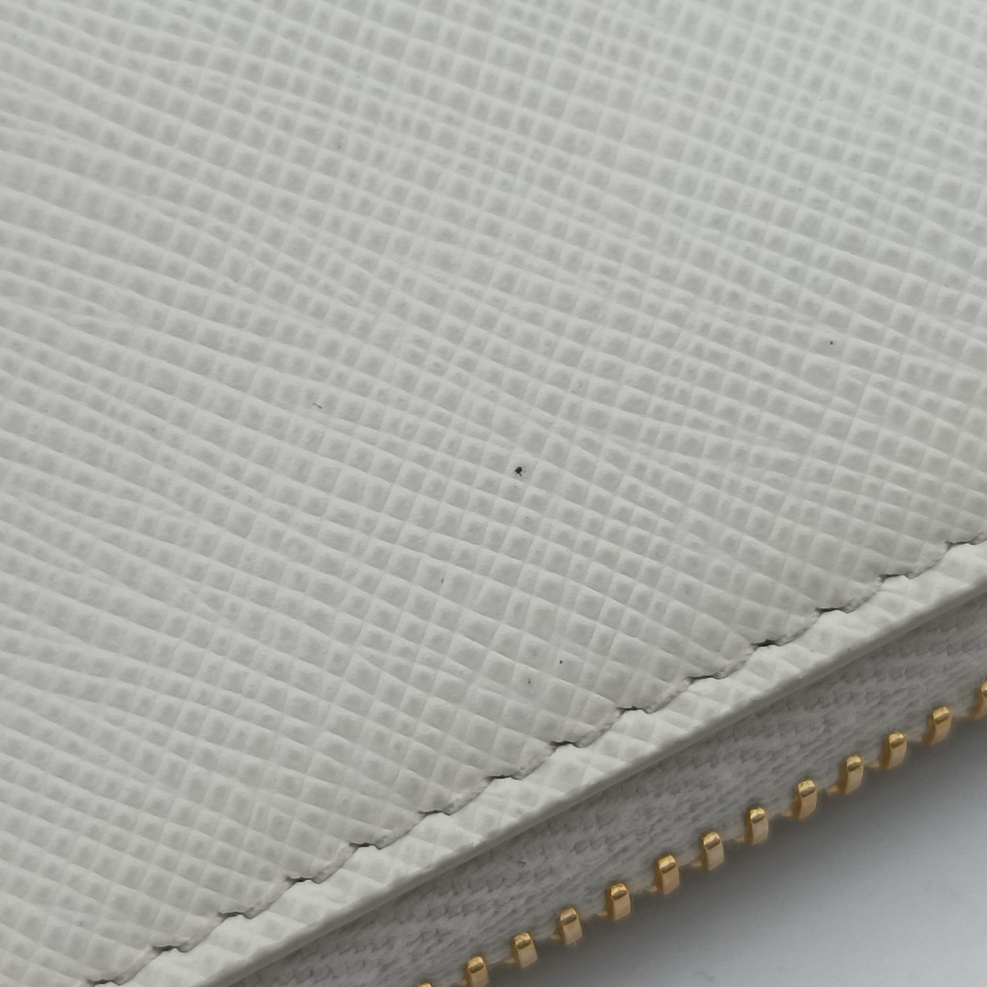Pre-owned Prada Triangle White Fur×SAFFIANO Leather 1NR015 shoulderbag | stylenewstar
