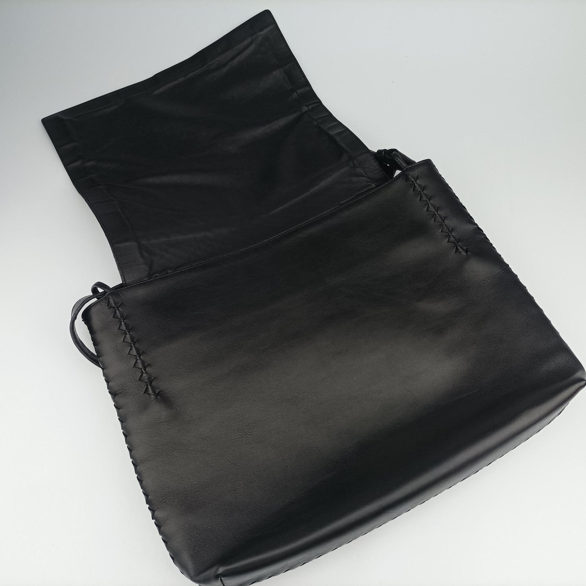 Pre-owned Bottega Veneta Intrecciato Black lambskin  shoulderbag | stylenewstar