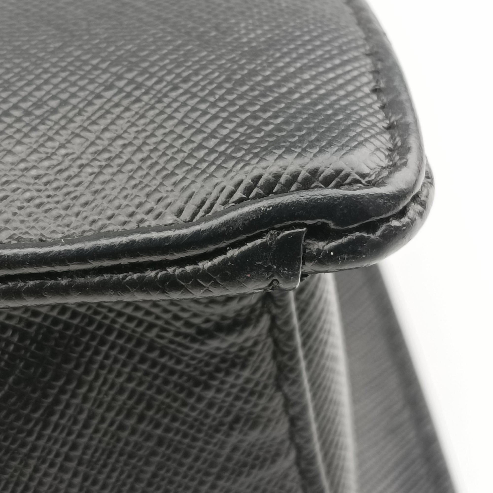 Pre-owned Prada Triangle Logo Plate Black Saffiano Leather  handbag | stylenewstar