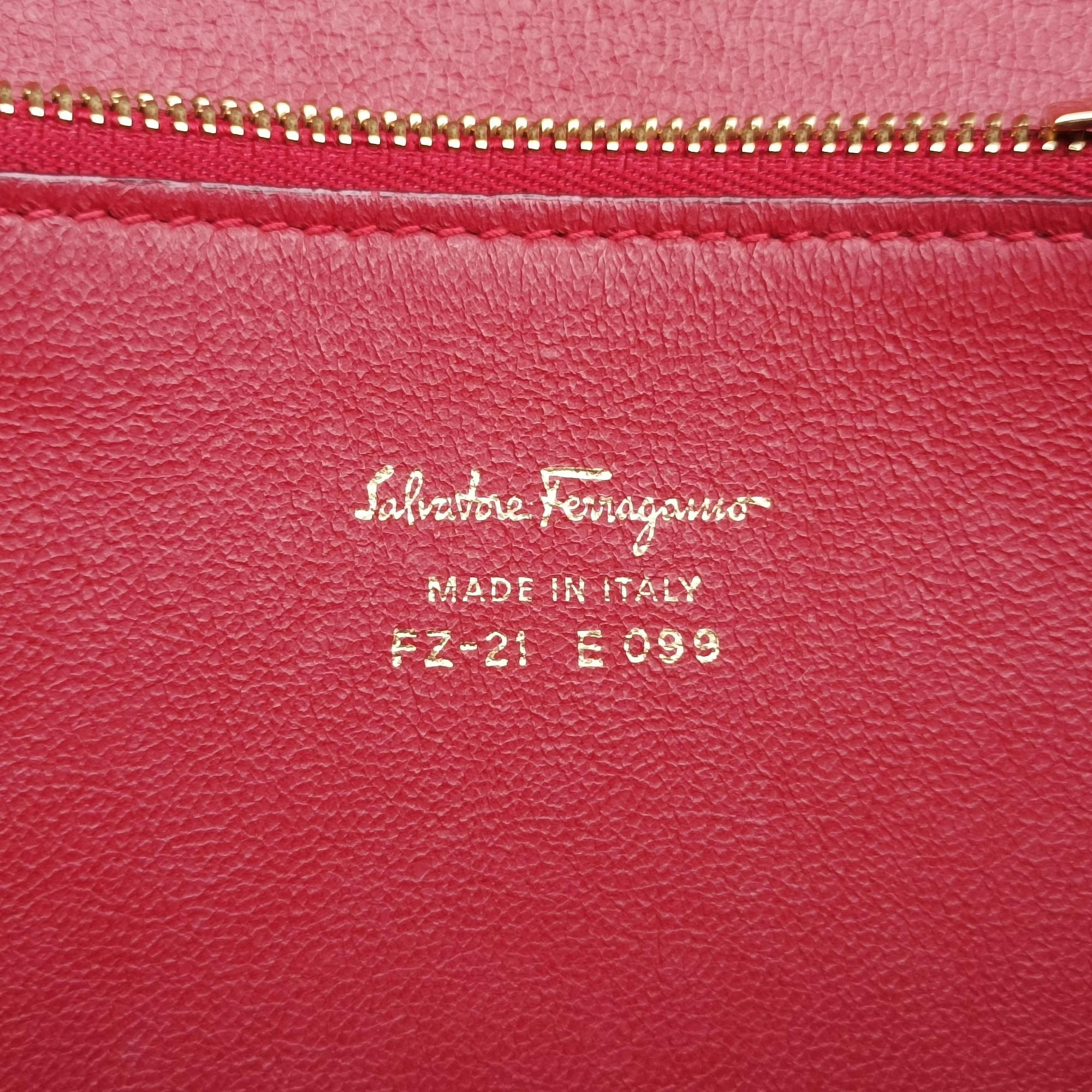 Pre-owned Ferragamo Gancino Burgundy Leather  shoulderbag | stylenewstar