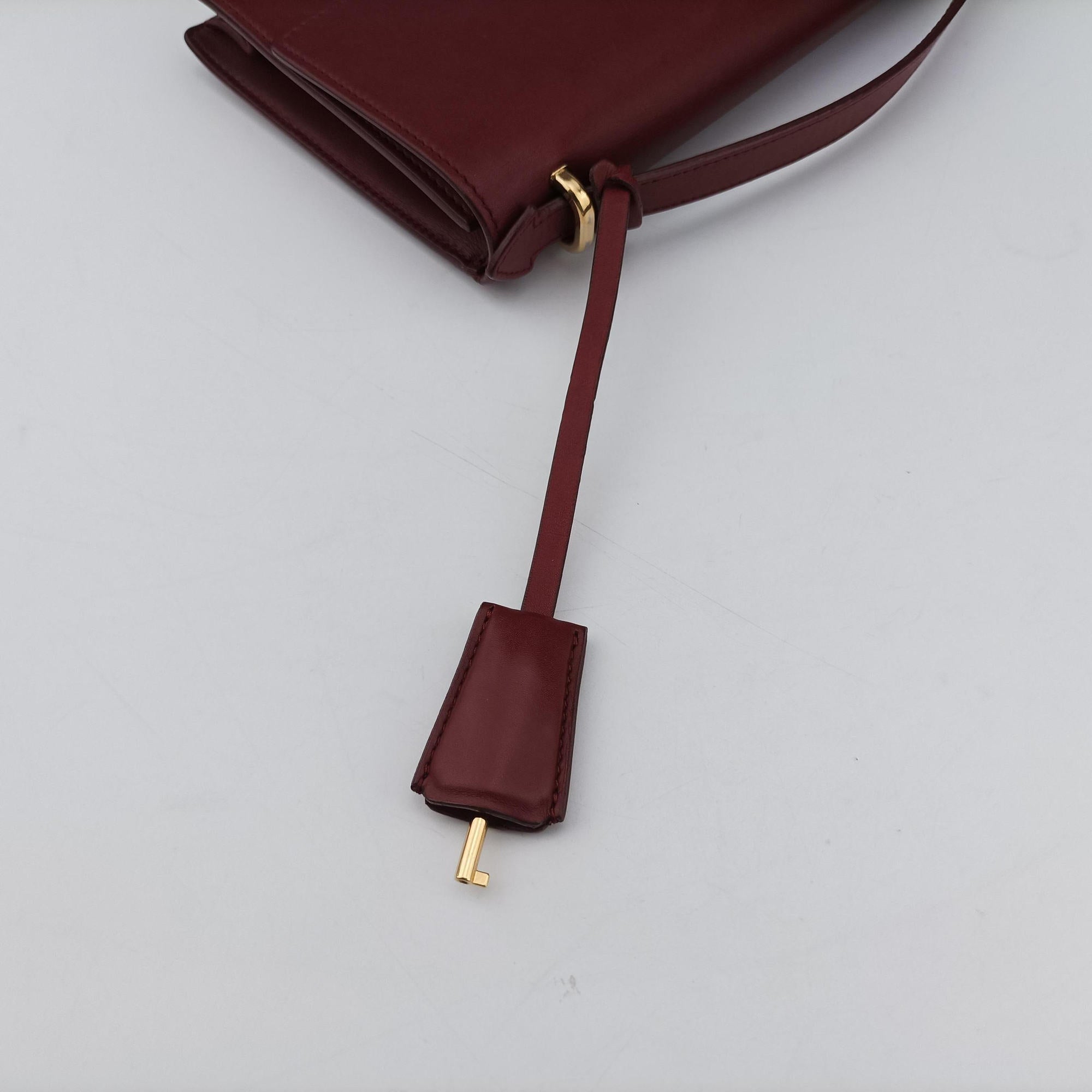 Pre-owned Ferragamo Gancino Burgundy Leather  shoulderbag | stylenewstar