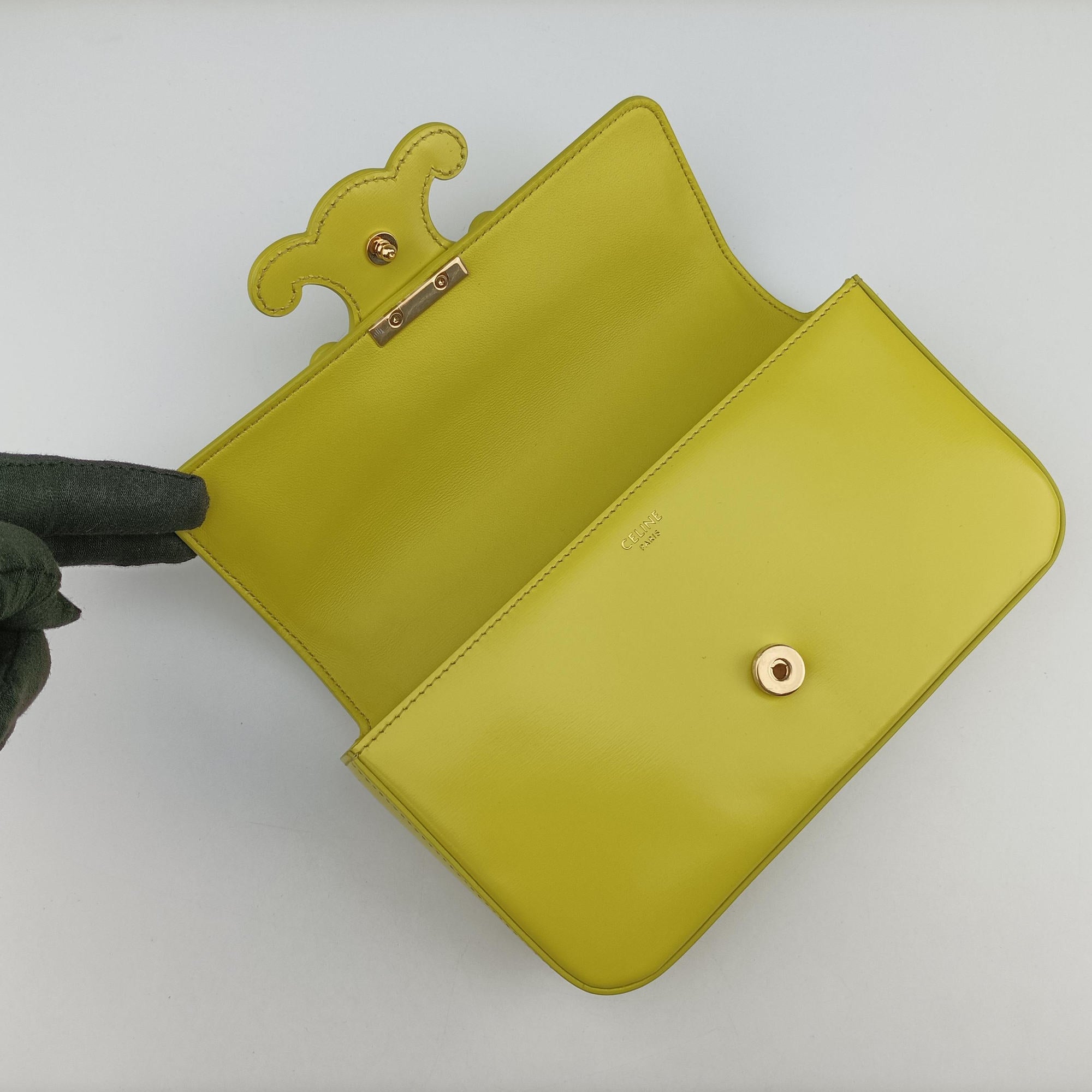 Pre-owned Celine Triomphe Chain Yellow Leather  shoulderbag | stylenewstar