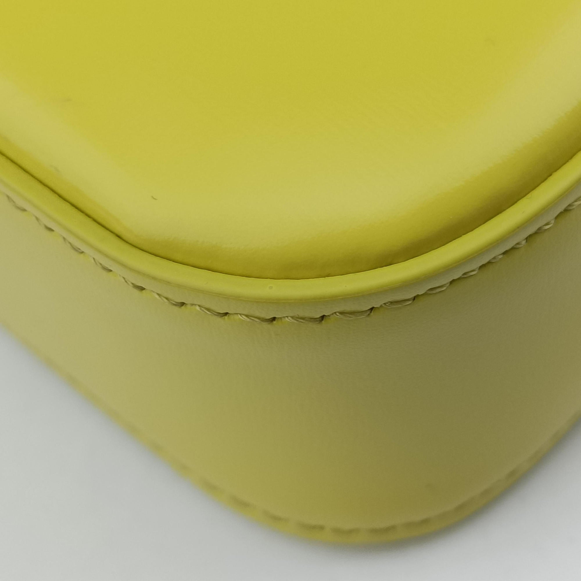 Pre-owned Celine Triomphe Chain Yellow Leather  shoulderbag | stylenewstar