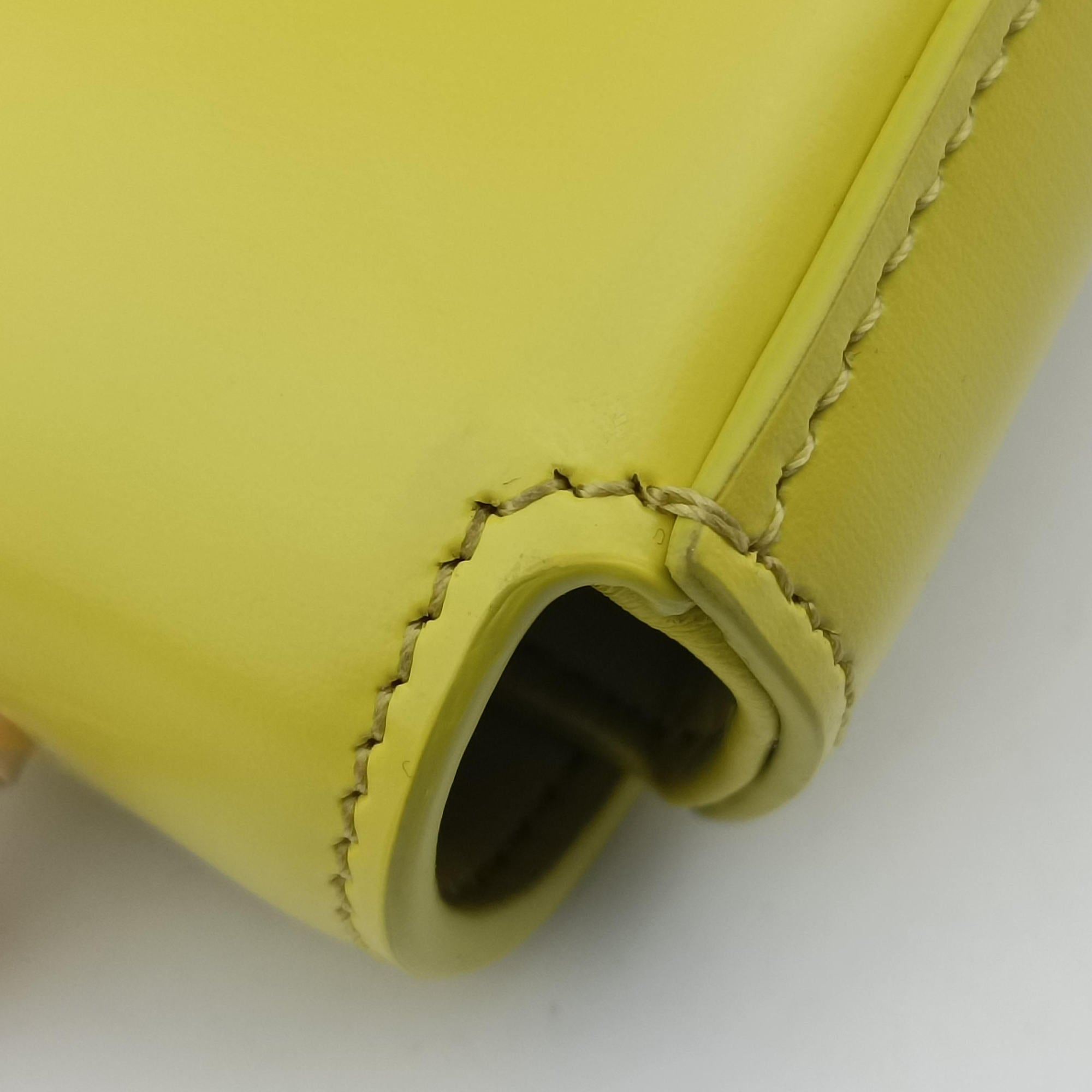 Pre-owned Celine Triomphe Chain Yellow Leather  shoulderbag | stylenewstar