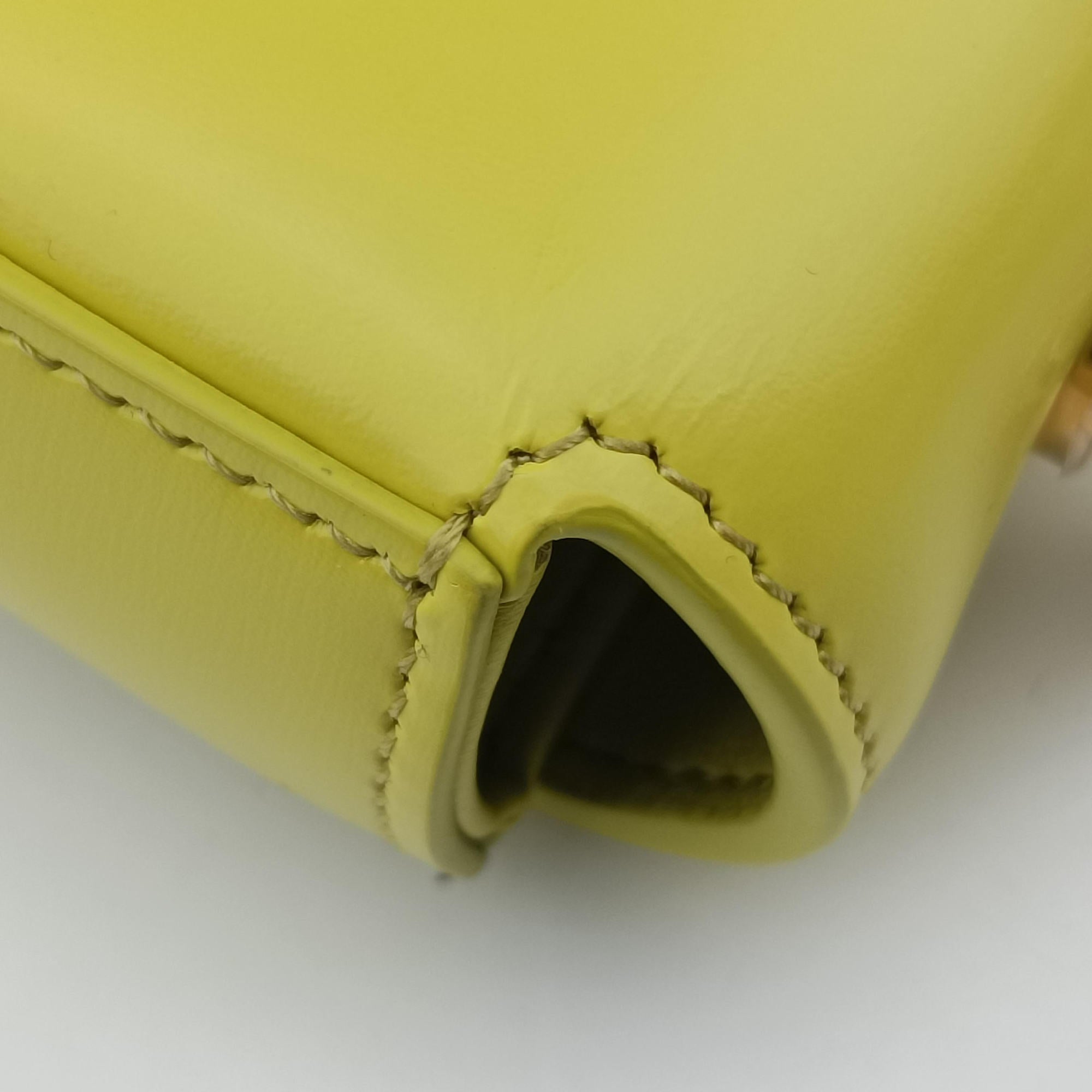 Pre-owned Celine Triomphe Chain Yellow Leather  shoulderbag | stylenewstar