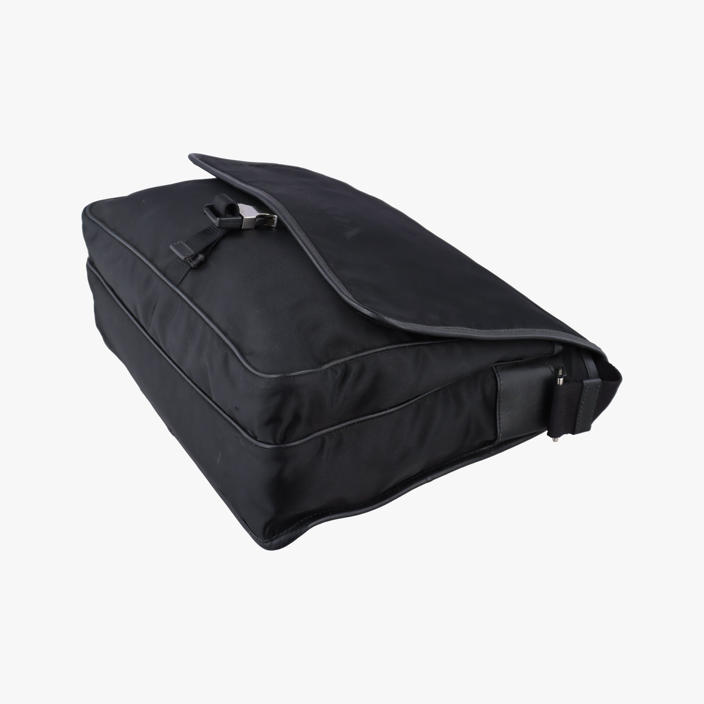 Pre-owned Prada Vela Messenger Bag Black Nylon V166 shoulderbag | stylenewstar