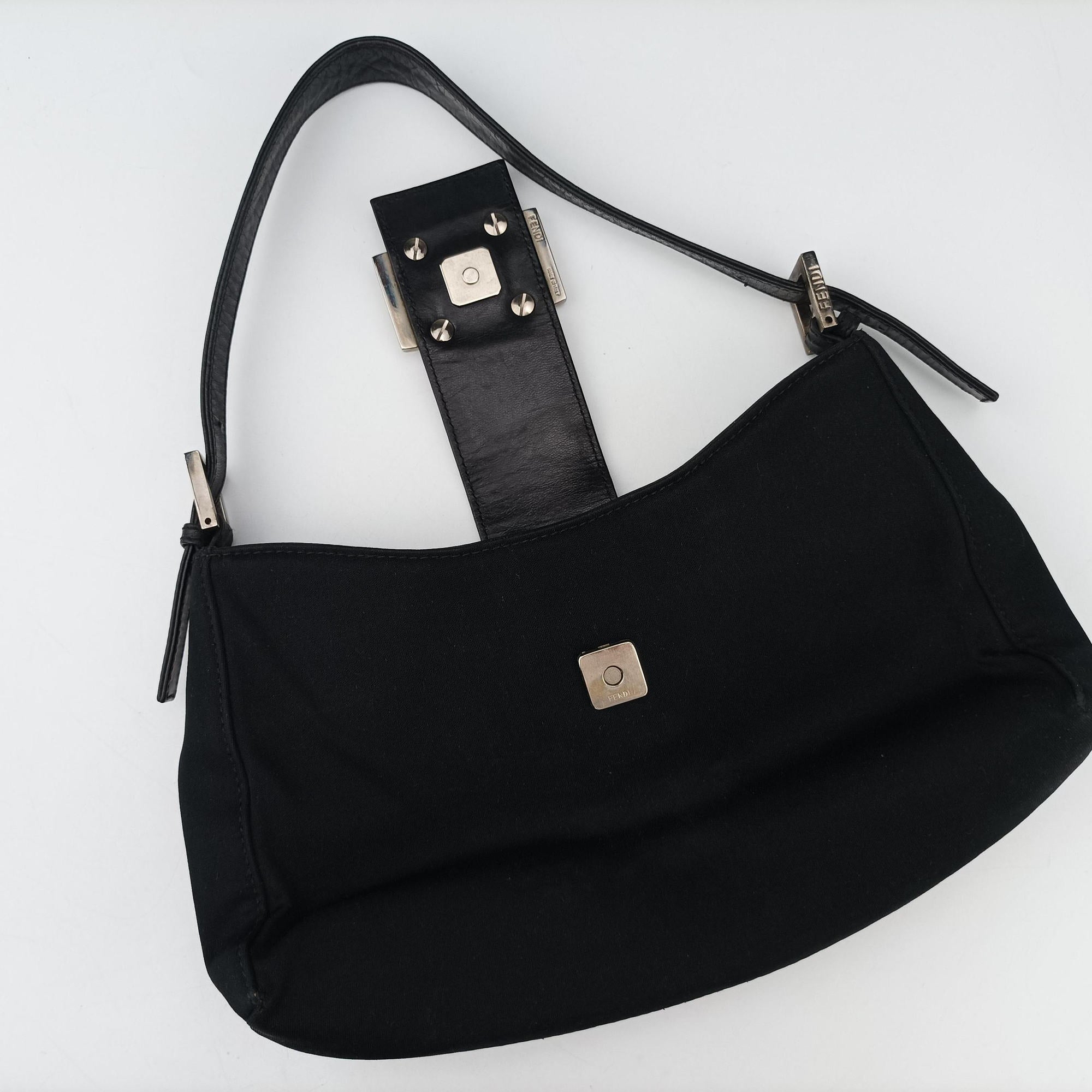 Pre-owned Fendi Baguette Black nylon 091611 handbag | stylenewstar