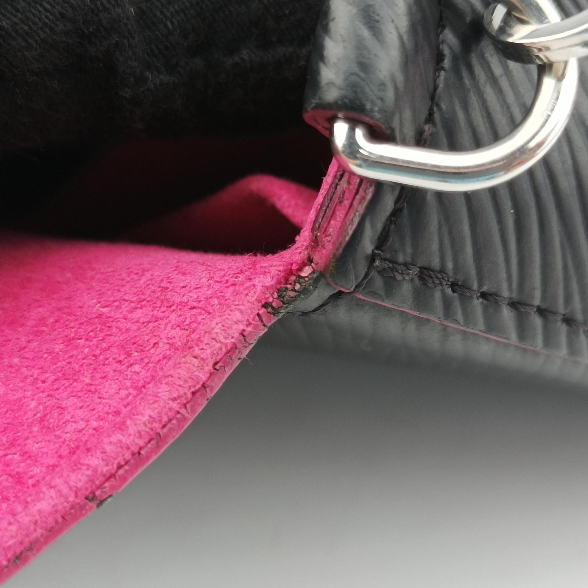 Secondhand Louis Vuitton Pochette Felice Noir×Pink Epi M64579 shoulderbag | stylenewstar