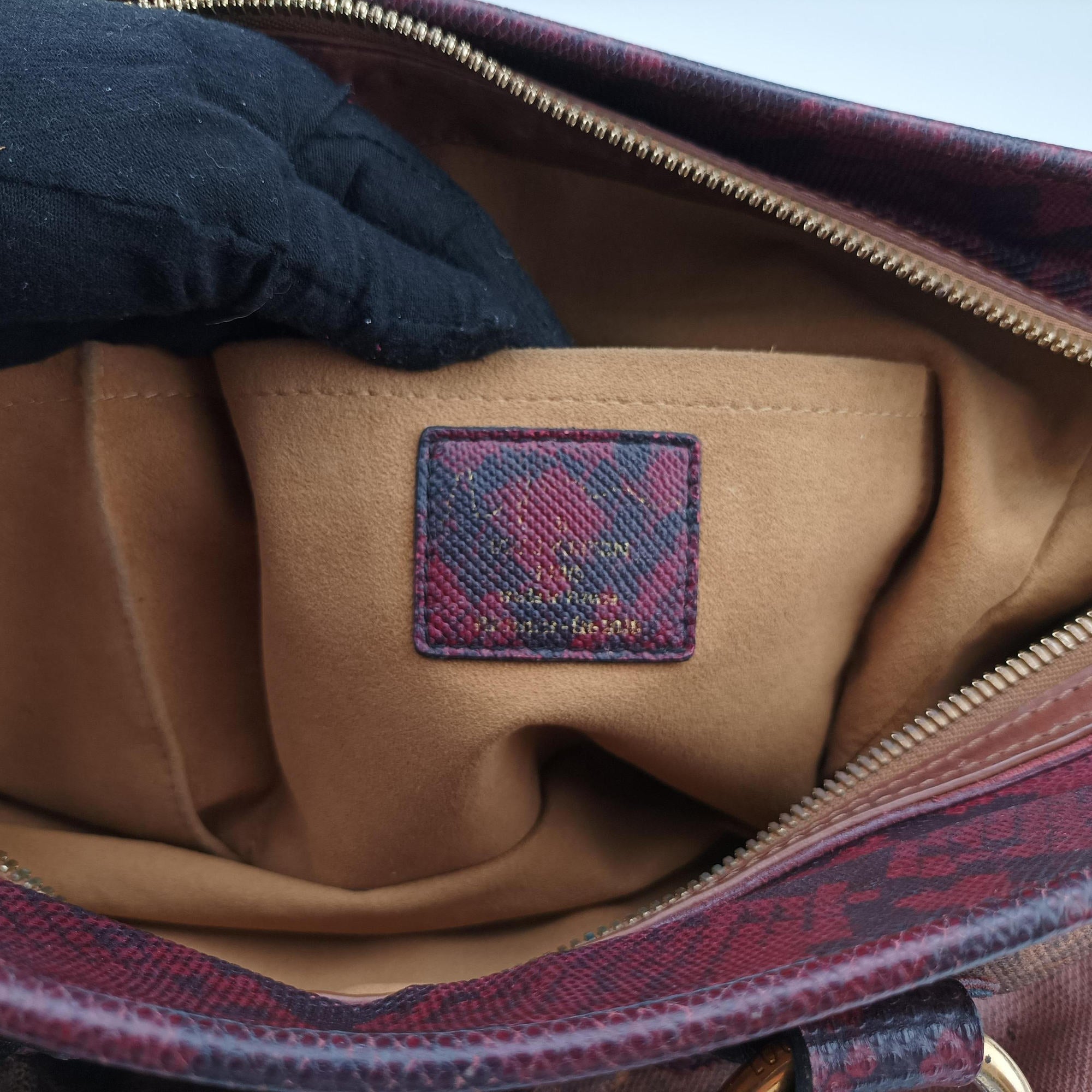 Secondhand Louis Vuitton Graduate Violet Monogram Jokes M95739 handbag | stylenewstar