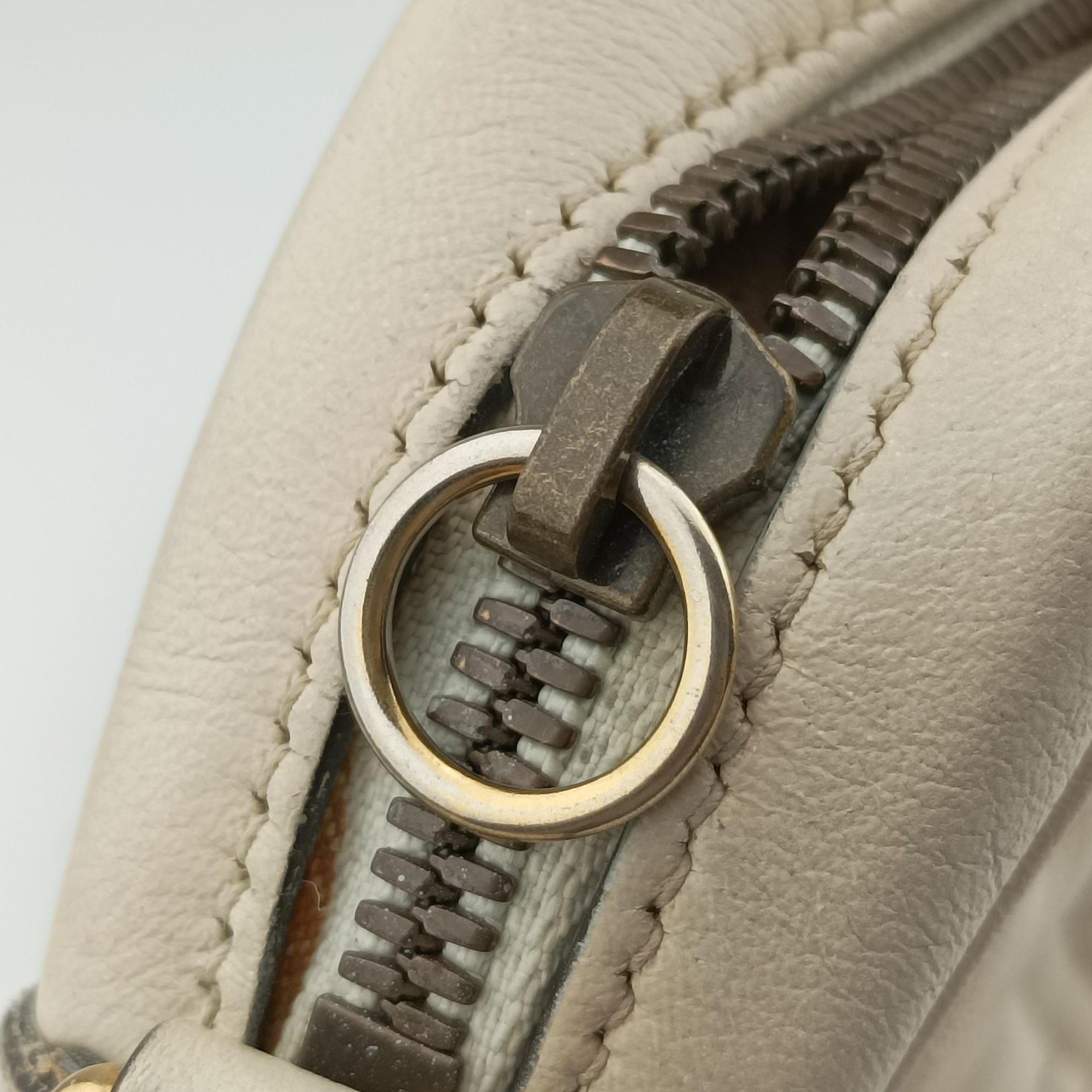 Secondhand Gucci GG Marmont White Leather 550154 shoulderbag | stylenewstar