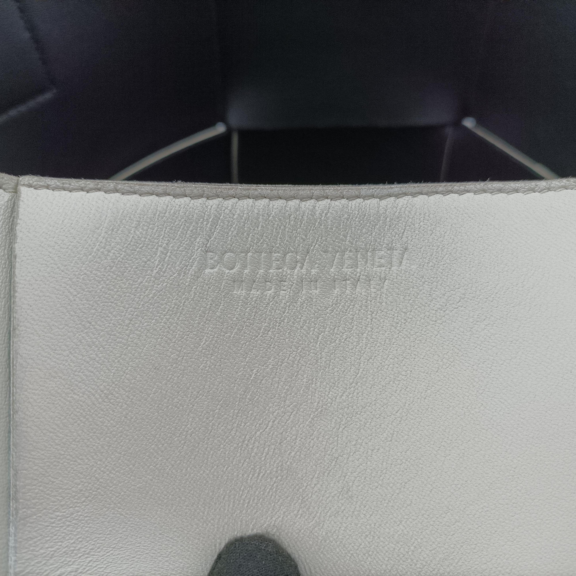 Pre-owned Bottega Veneta THE ARCO Tote White lambskin  handbag | stylenewstar